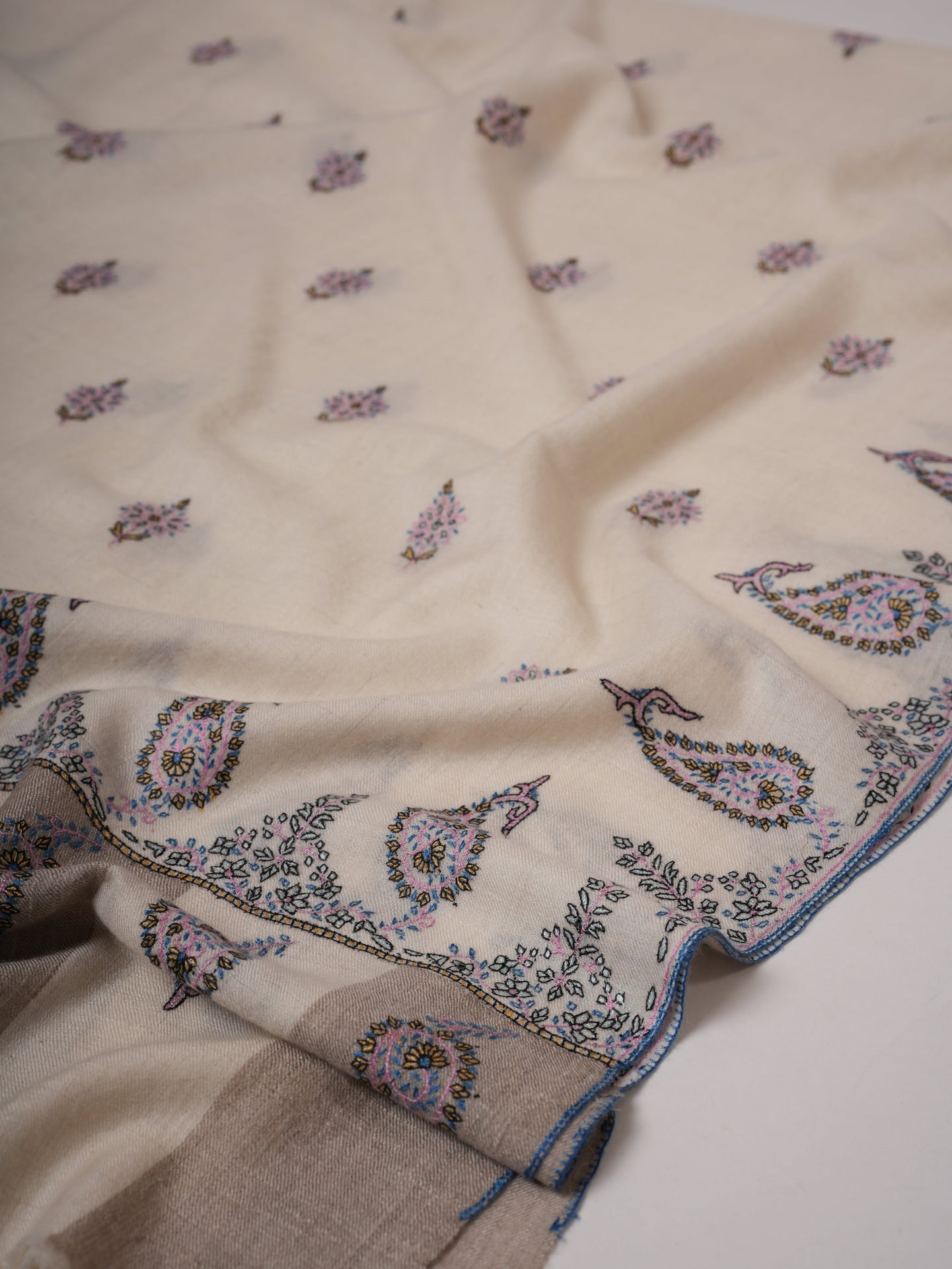 Paisley Floral Buteh Embroidered Kashmiri Pashmina Shawl – Handwoven Luxury Shahkaar