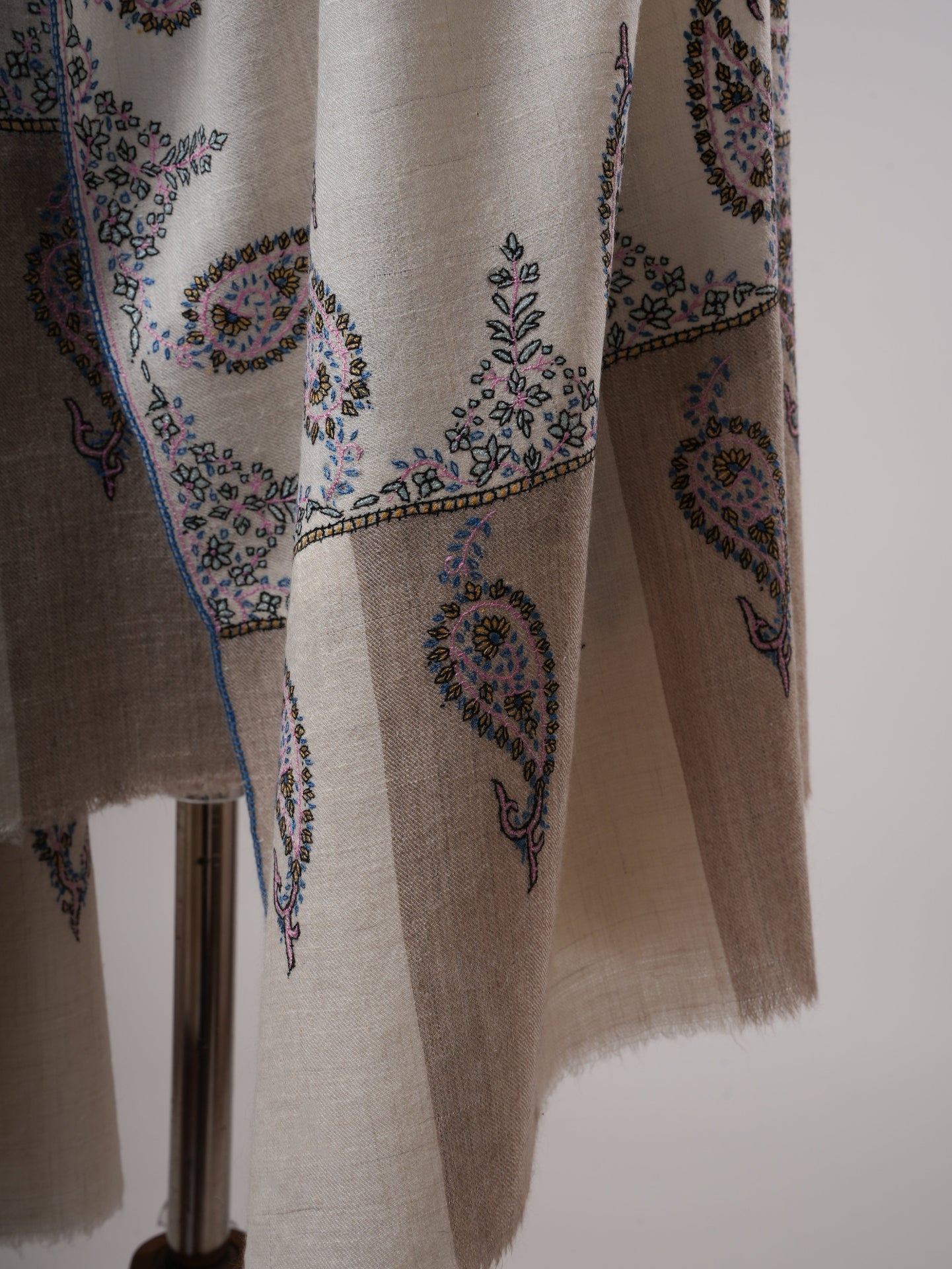 Paisley Floral Buteh Embroidered Kashmiri Pashmina Shawl – Handwoven Luxury Shahkaar