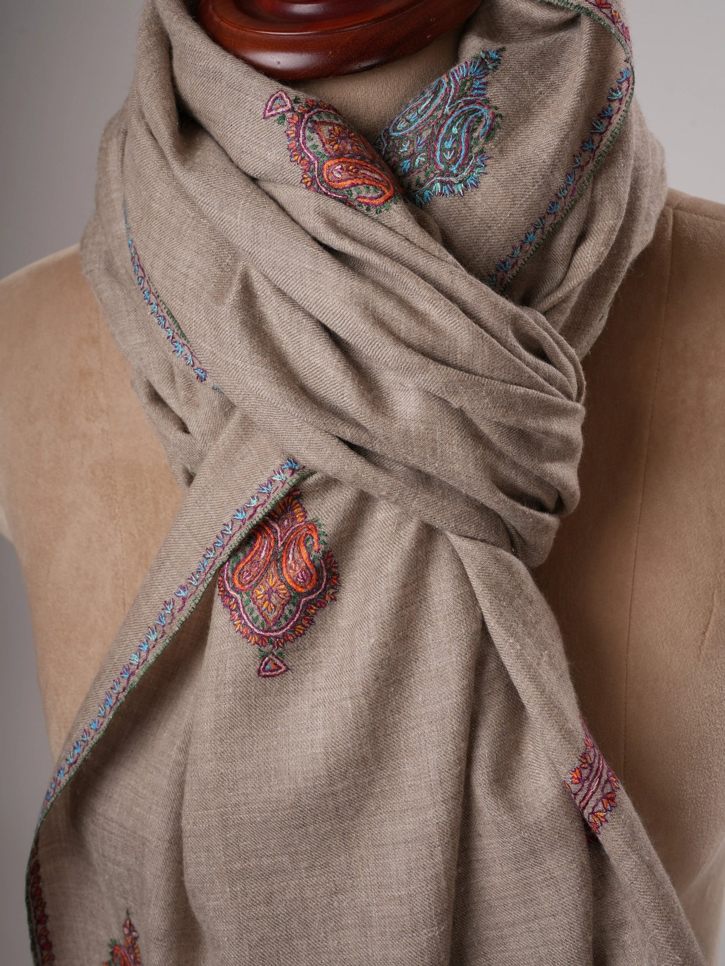 Aksi Embroidered Shahkaar Kashmiri Pashmina Shawl Shahkaar