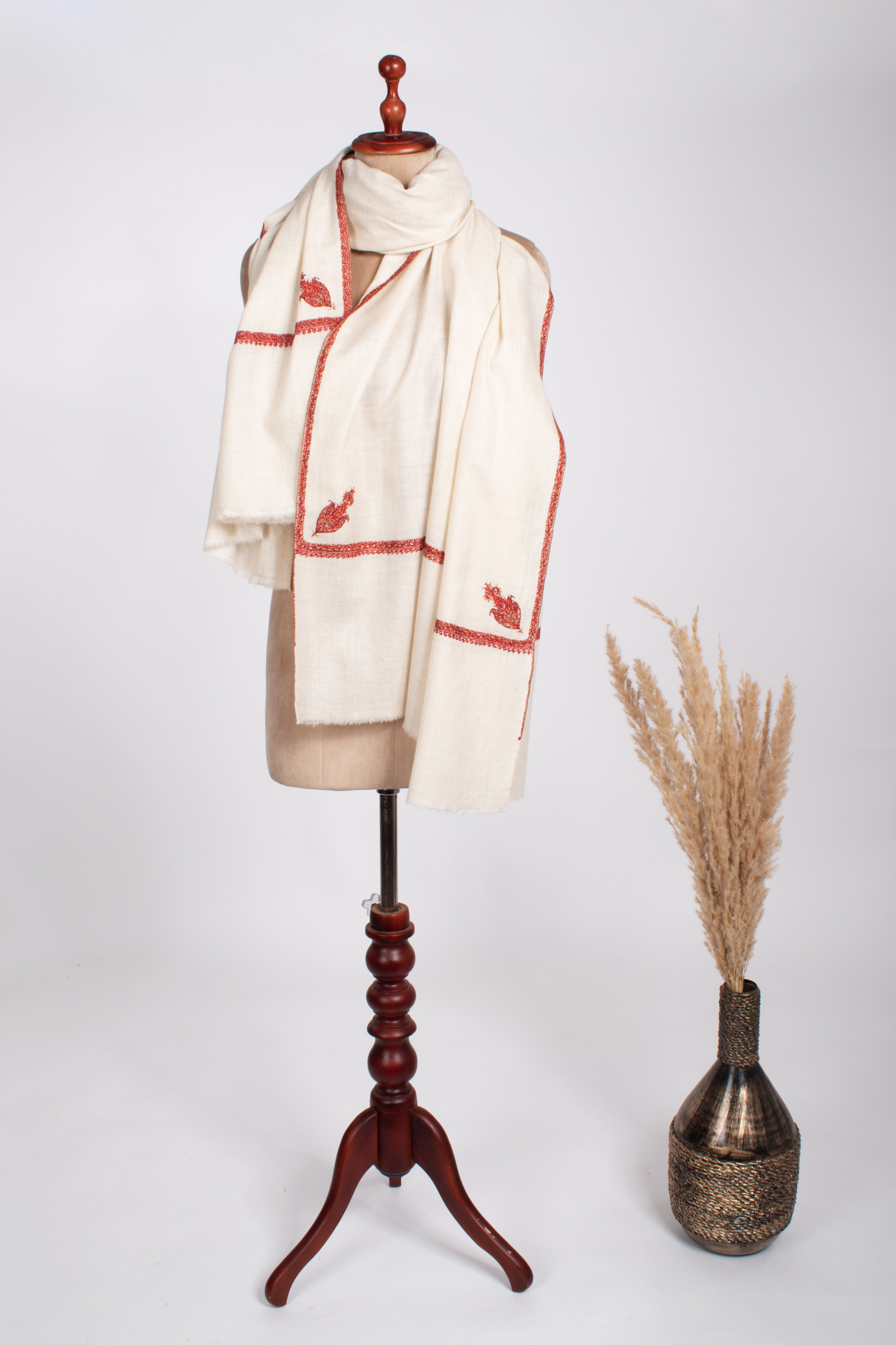 Châle Pashmina brodé de bordure et de coin traditionnels blancs