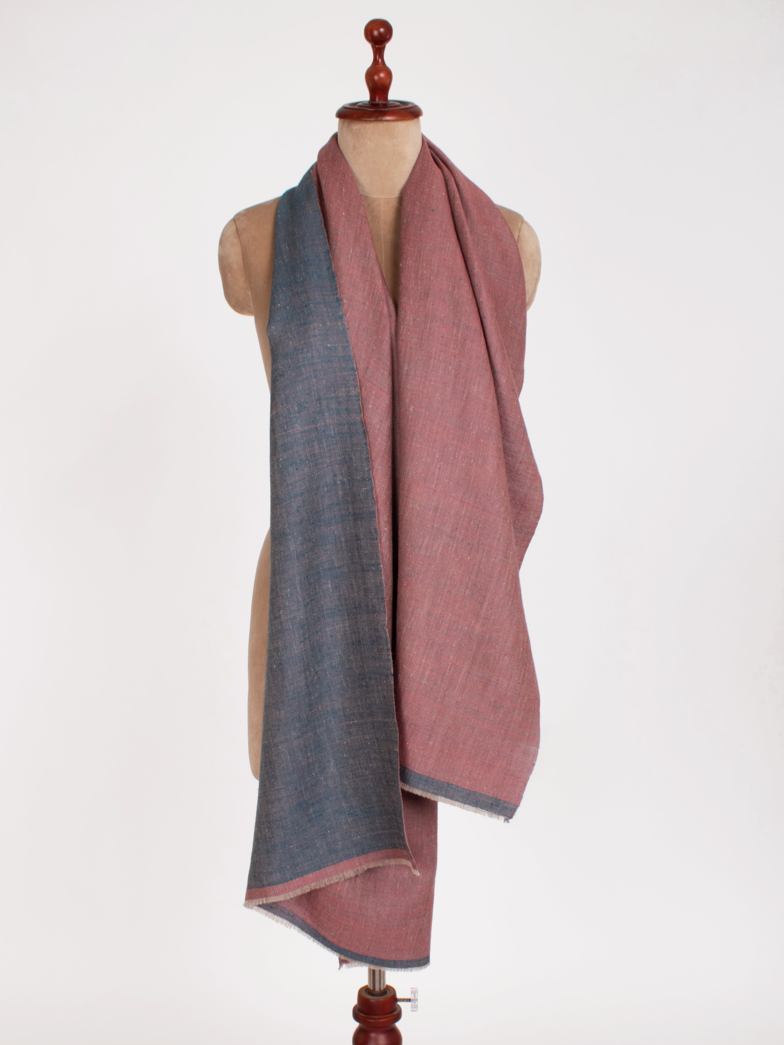 Wrap en cachemire Dorukha bleu et mauve