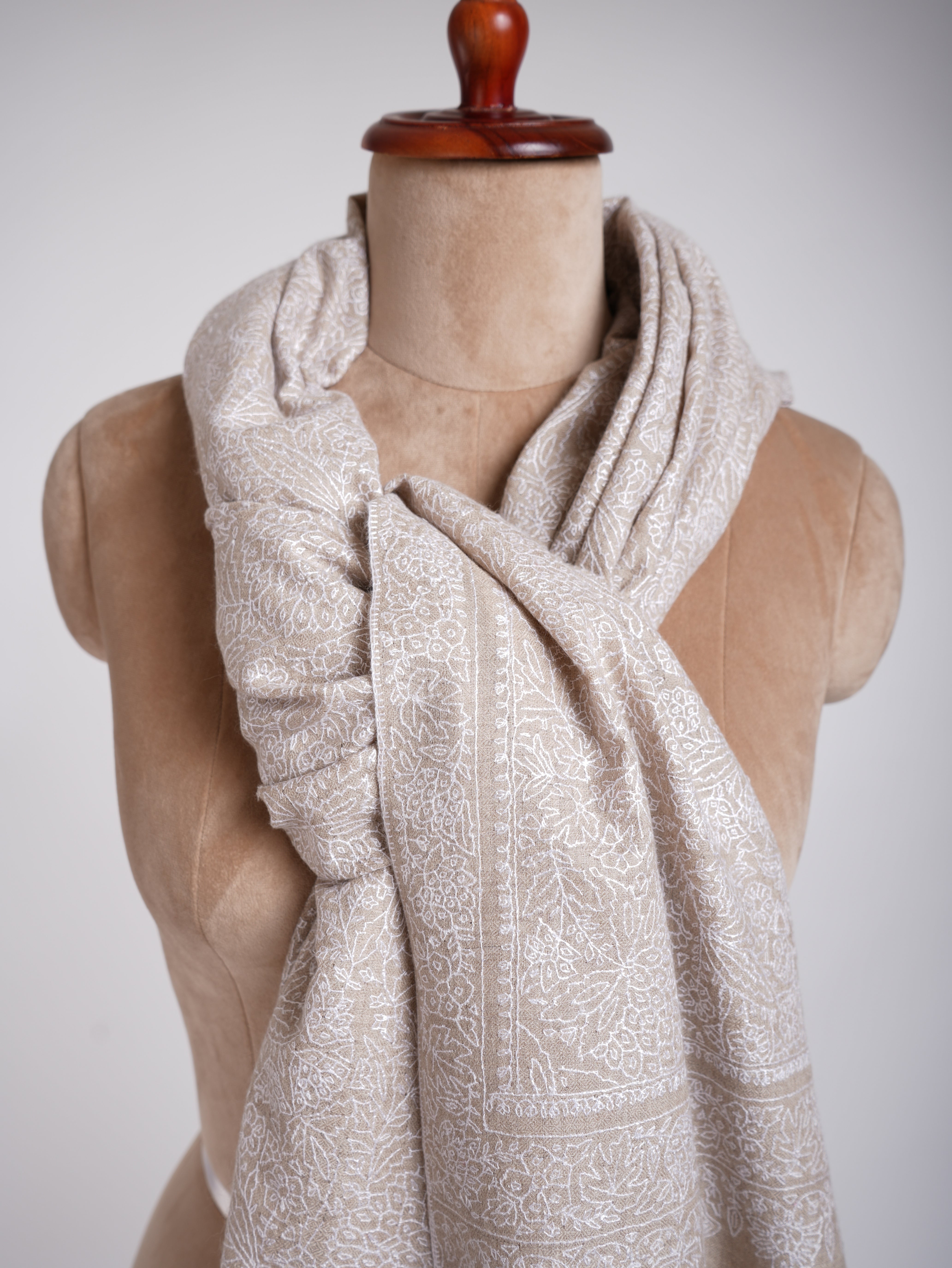 Scialle Pashmina ricamato grigio con bianco