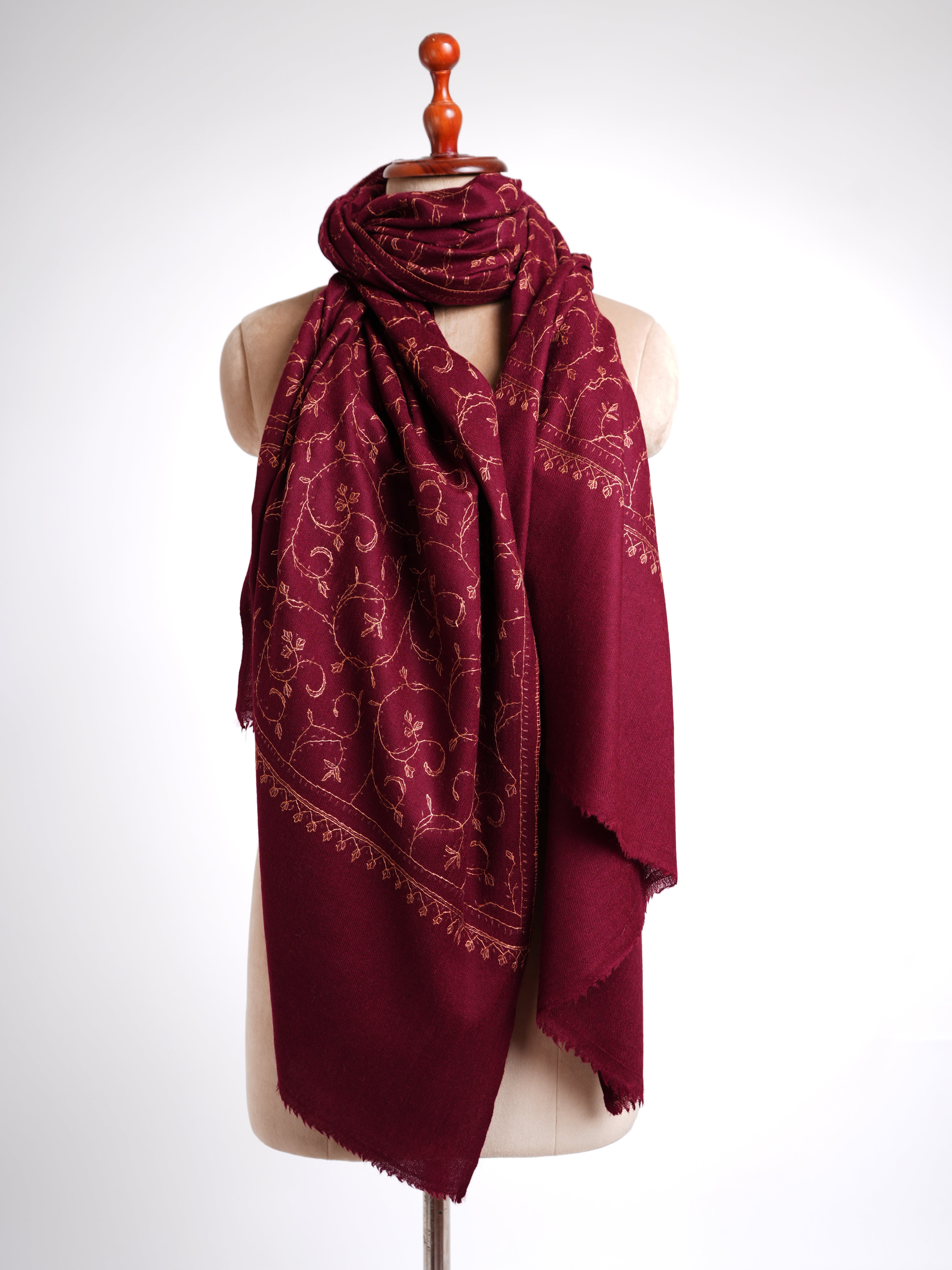 Wrap en laine bouillie brodé rouge vin