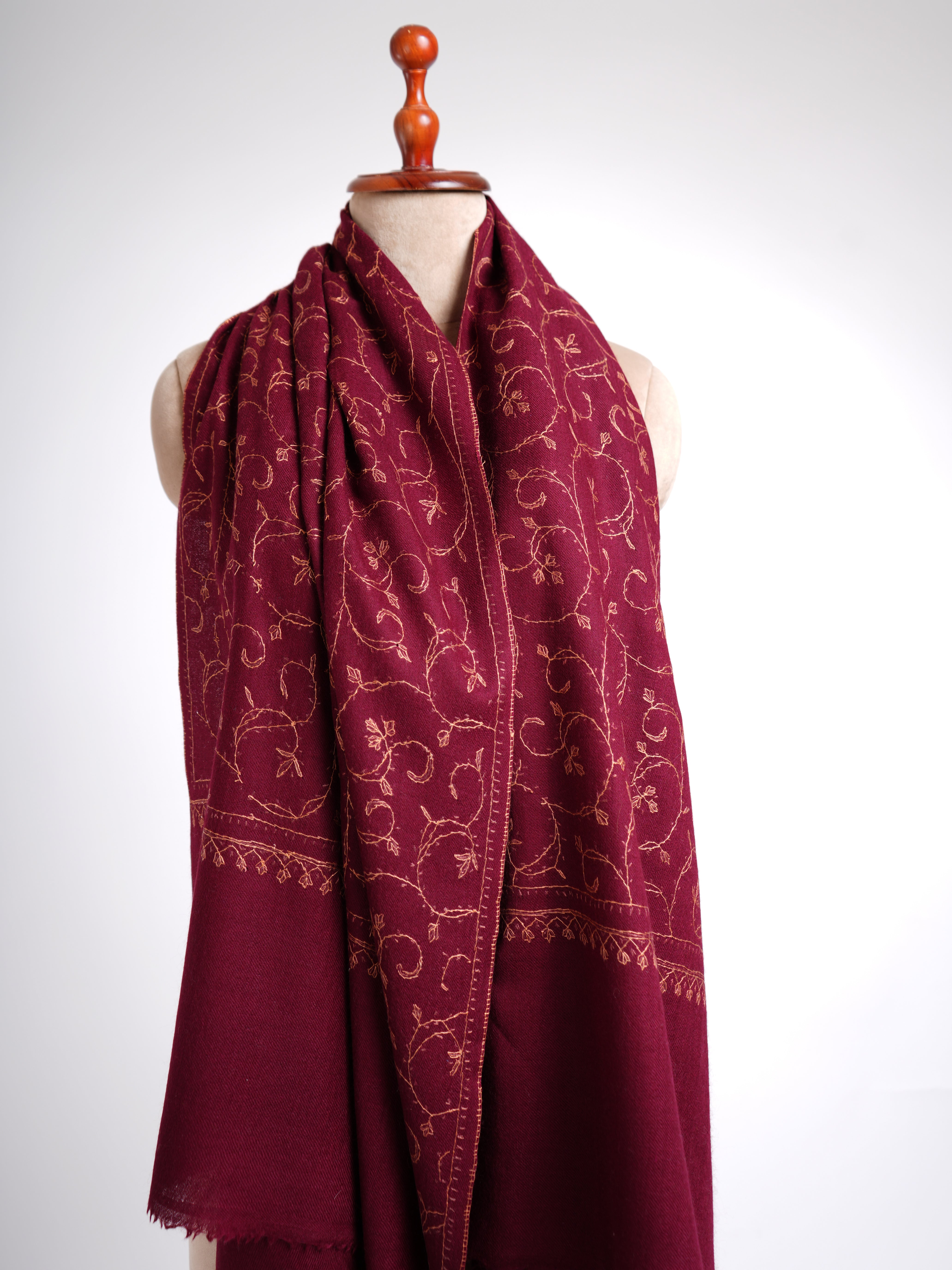 Wrap en laine bouillie brodé rouge vin