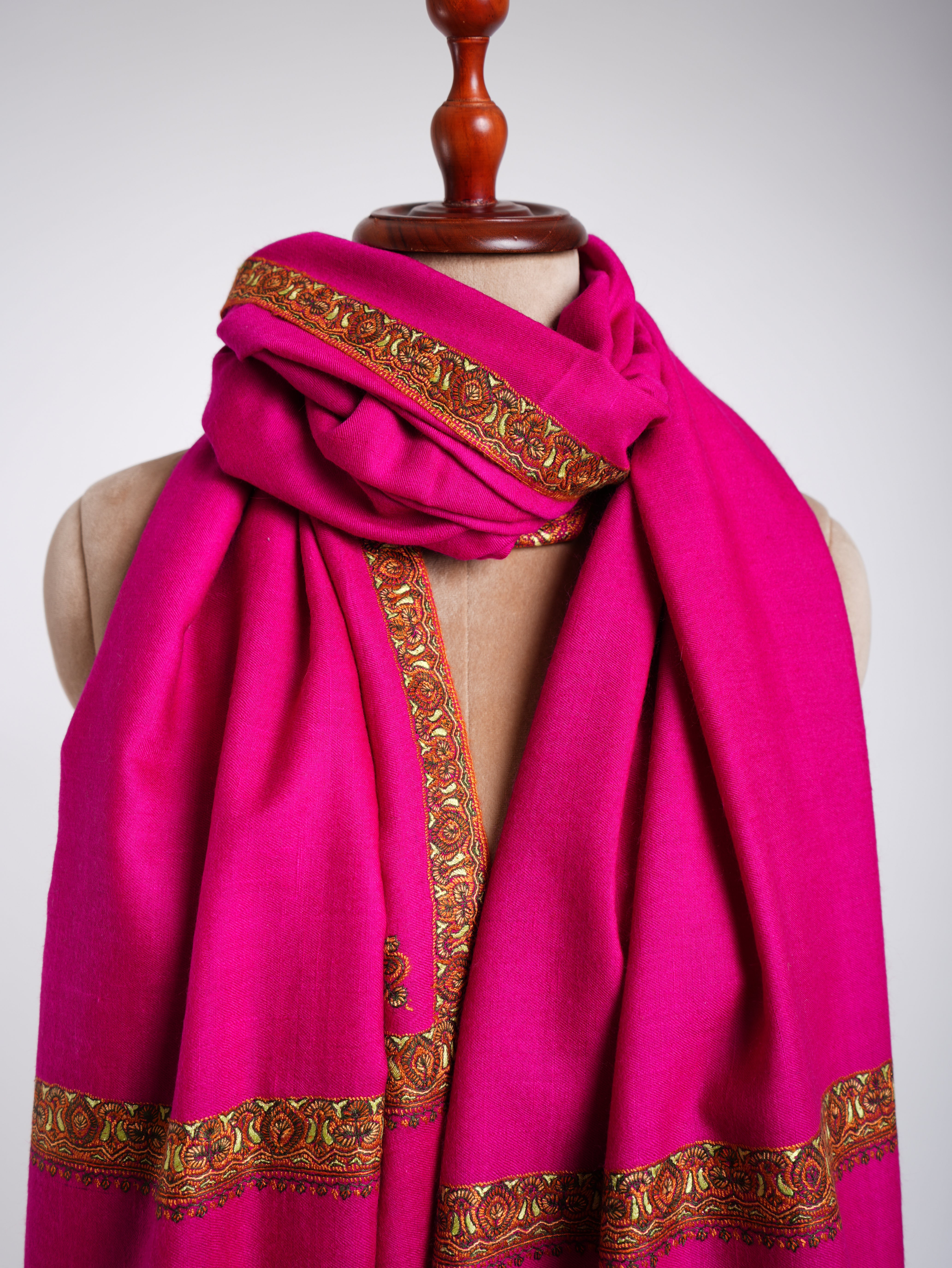 Châle Pashmina brodé à la main rose magenta