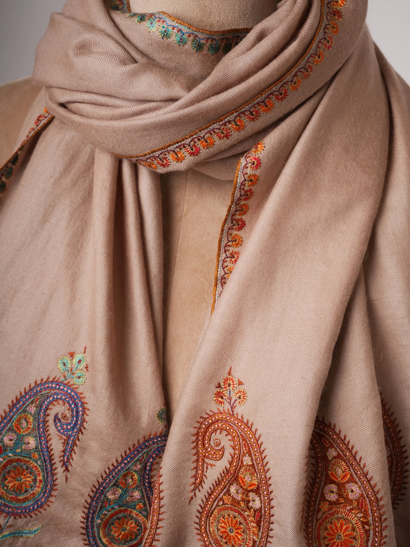 Dorukha Embroidery using Mulberry Silk On Pashmina - DAL Shahkaar