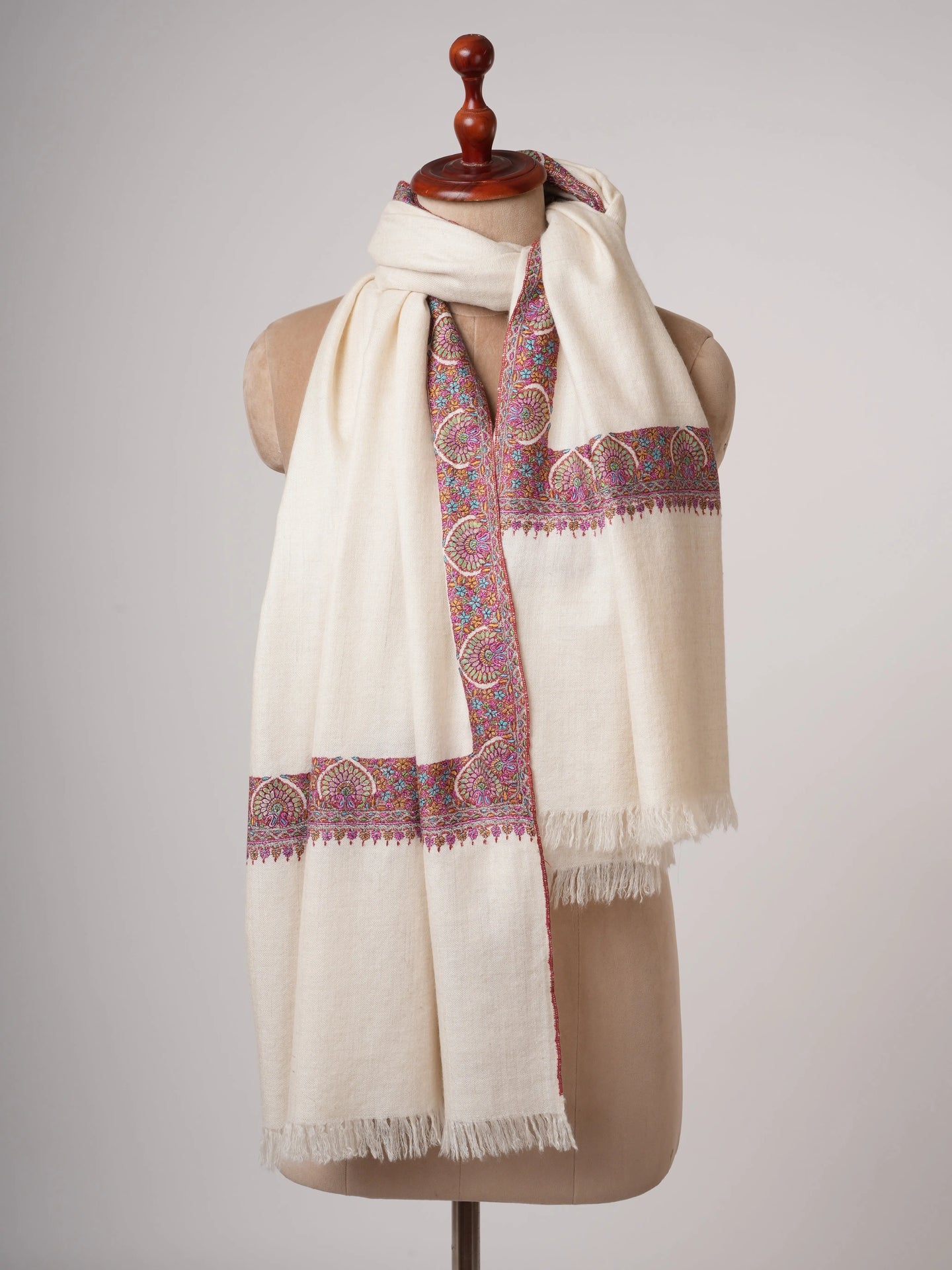 GI Certified Ivory Pashmina Shawl – Handspun with Neemdaur Sozni Embroidery Shahkaar