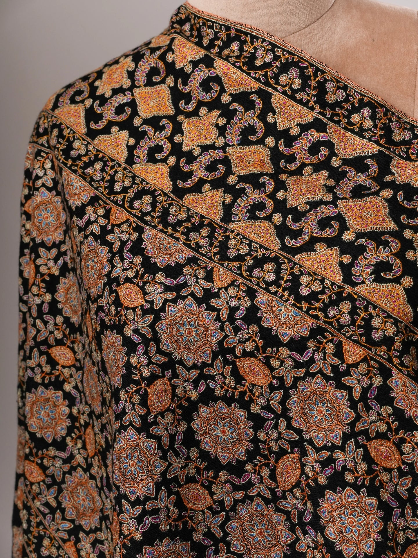 Handspun Black Sozni Jamavar Pashmina Shawl Shahkaar