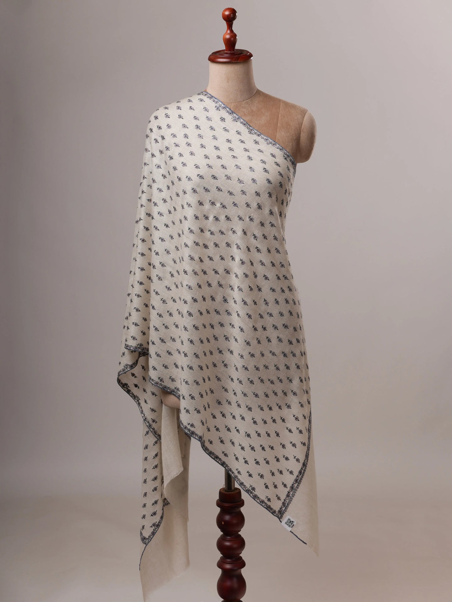 Handwoven Natural White Cashmere Scarf with Machie Botti Motifs Shahkaar