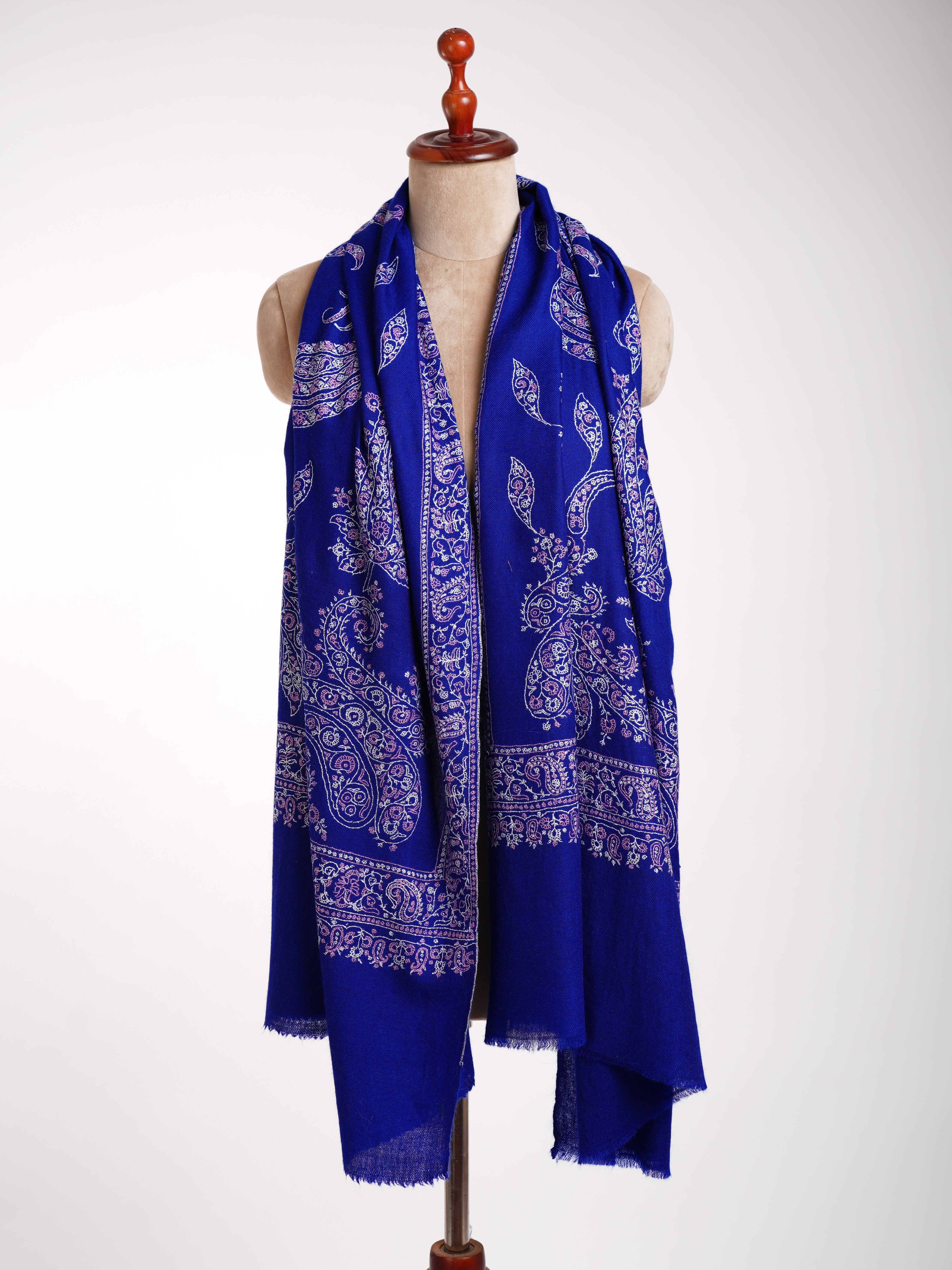 Châle Pashmina brodé Sozni indien bleu cobalt