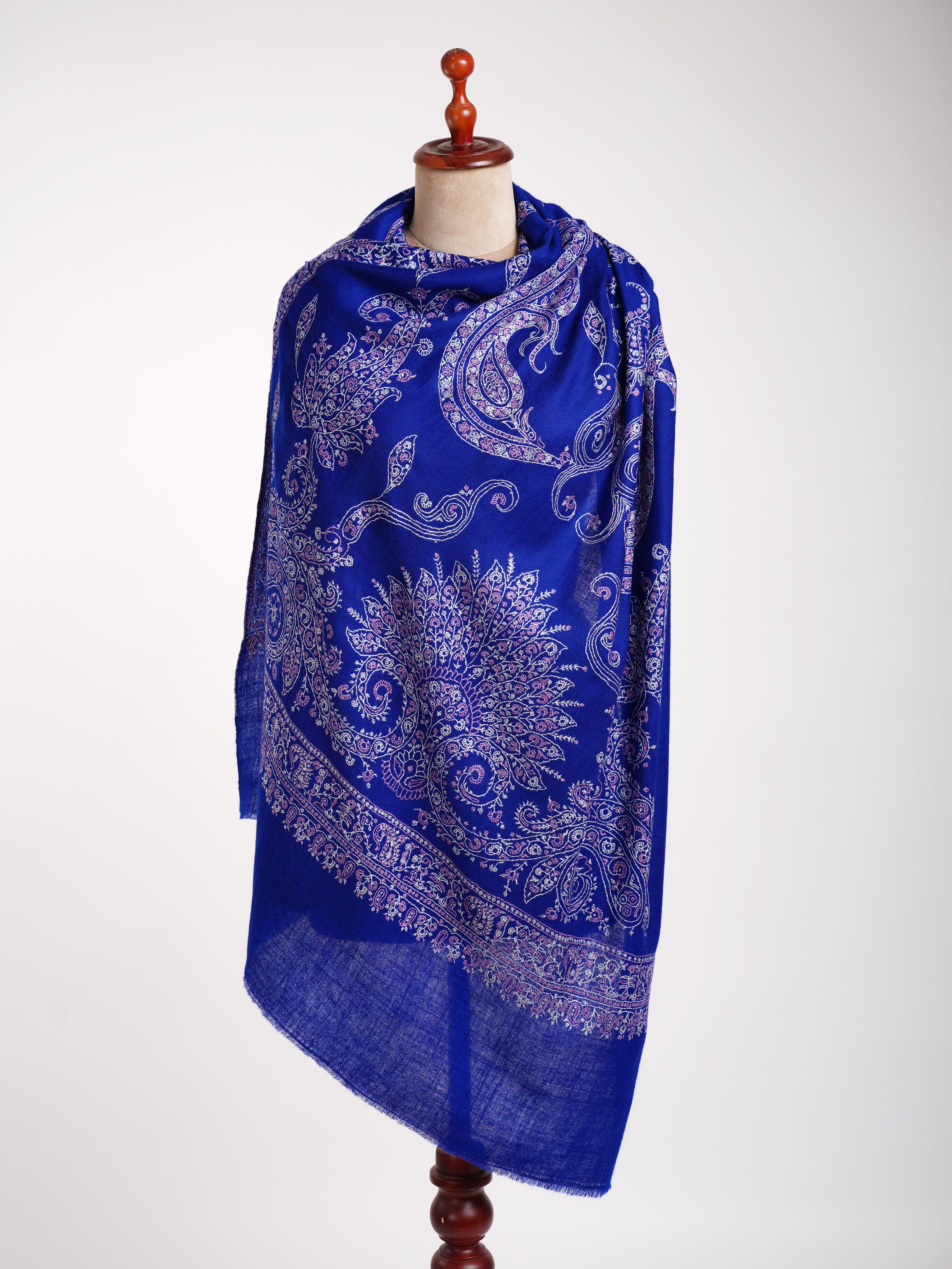 Châle Pashmina brodé Sozni indien bleu cobalt