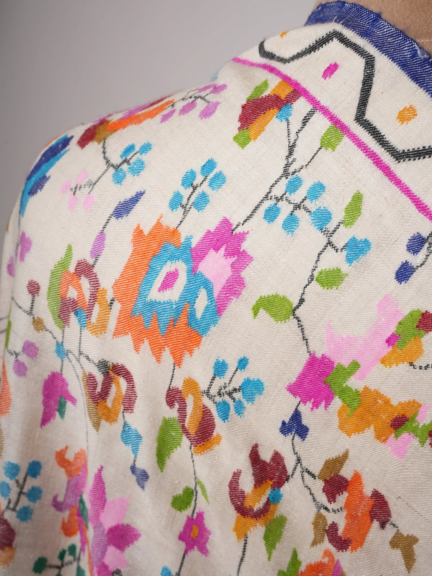 Ivory Handloomed Kani Pashmina Shawl with Fresh Floral Motifs Shahkaar