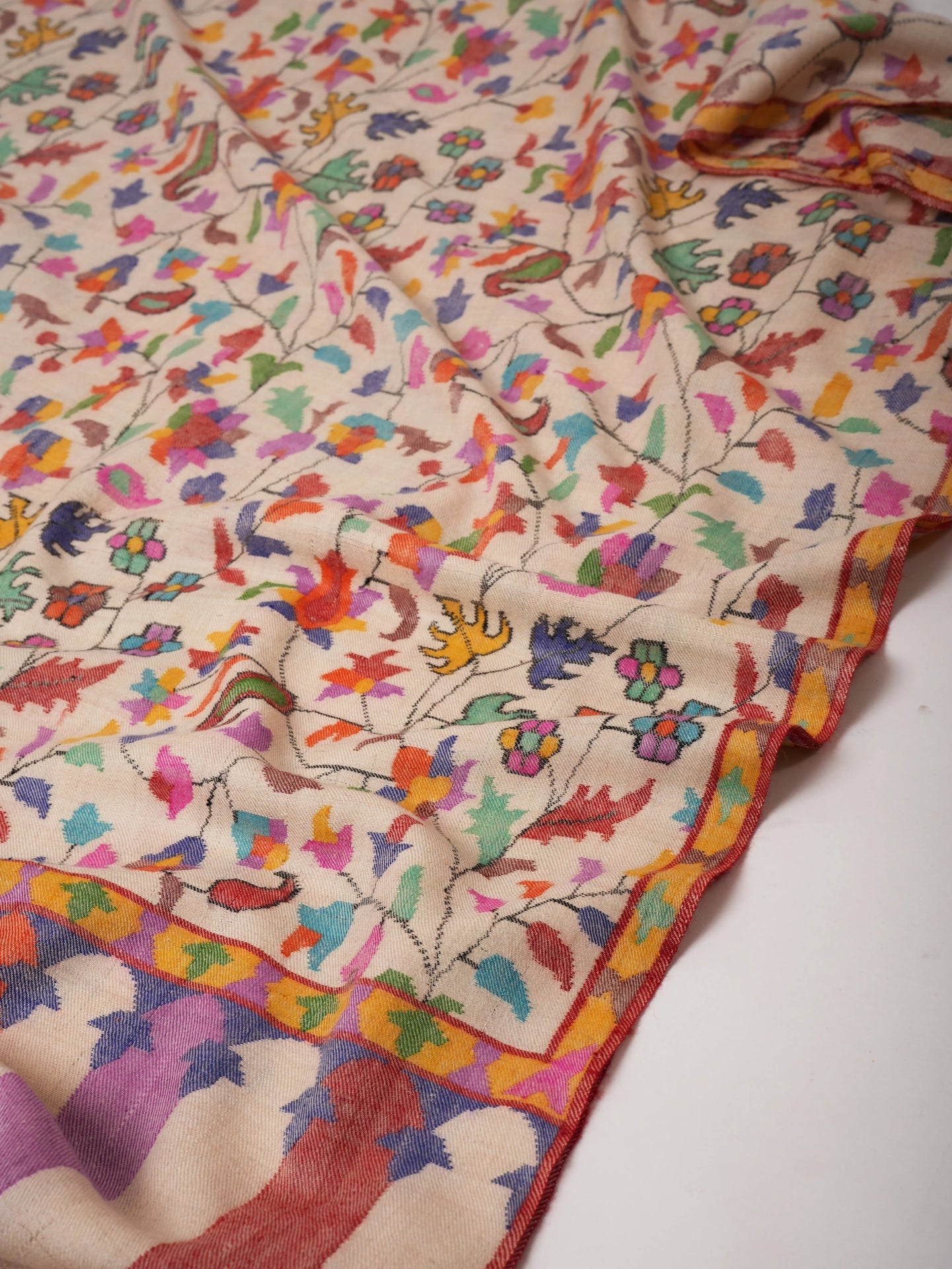 Ivory Kani Pashmina Shawl with Fine Traditional Motifs – Handwoven Art Shahkaar