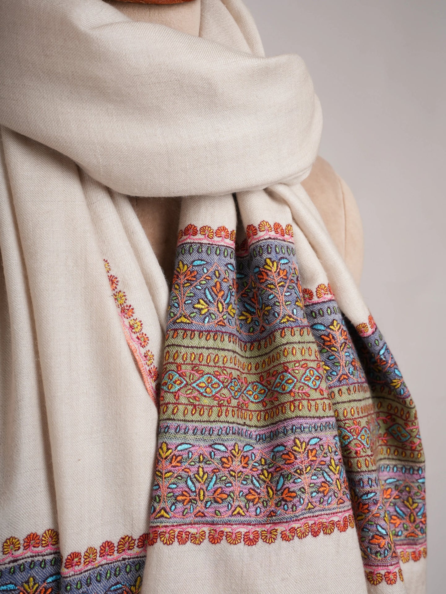 Ivory Palla Embroidered Handwoven Pashmina Shawl Shahkaar