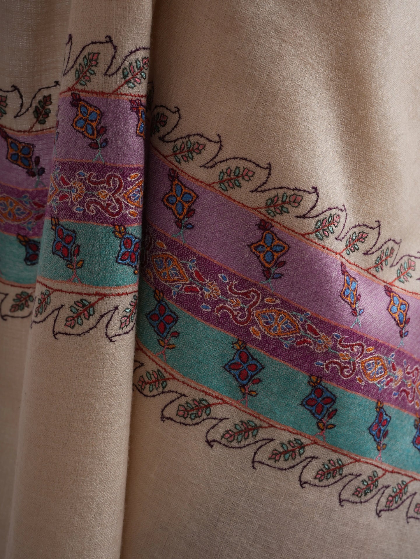 Ivory Pashmina Shawl with Minimalistic Needle work Shahkaar