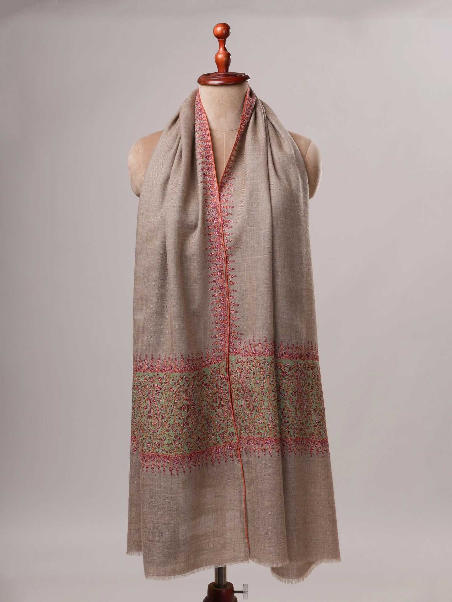Luxurious Natural Grey Cashmere Wrap with Contrast Palla Detailing Shahkaar