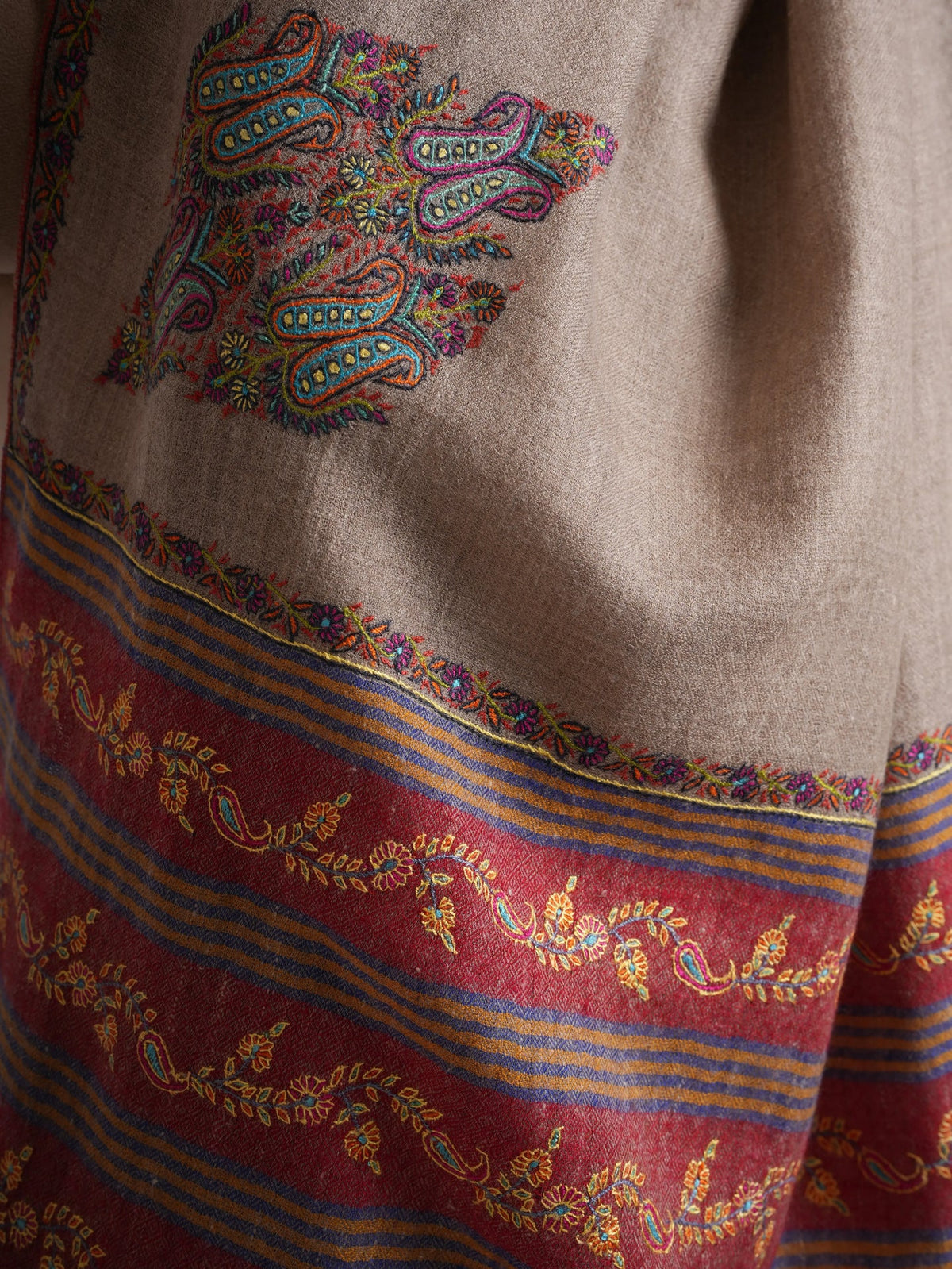 Natural Grey Pashmina Shawl with Contrast Palla Embroidery Shahkaar
