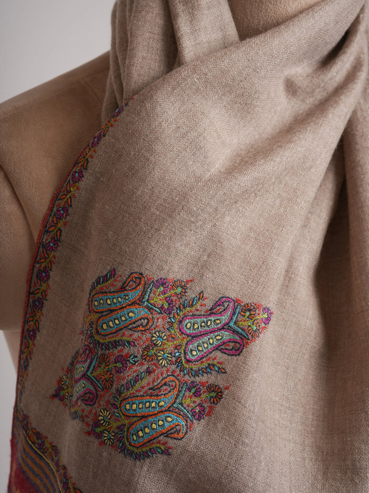 Natural Grey Pashmina Shawl with Contrast Palla Embroidery Shahkaar