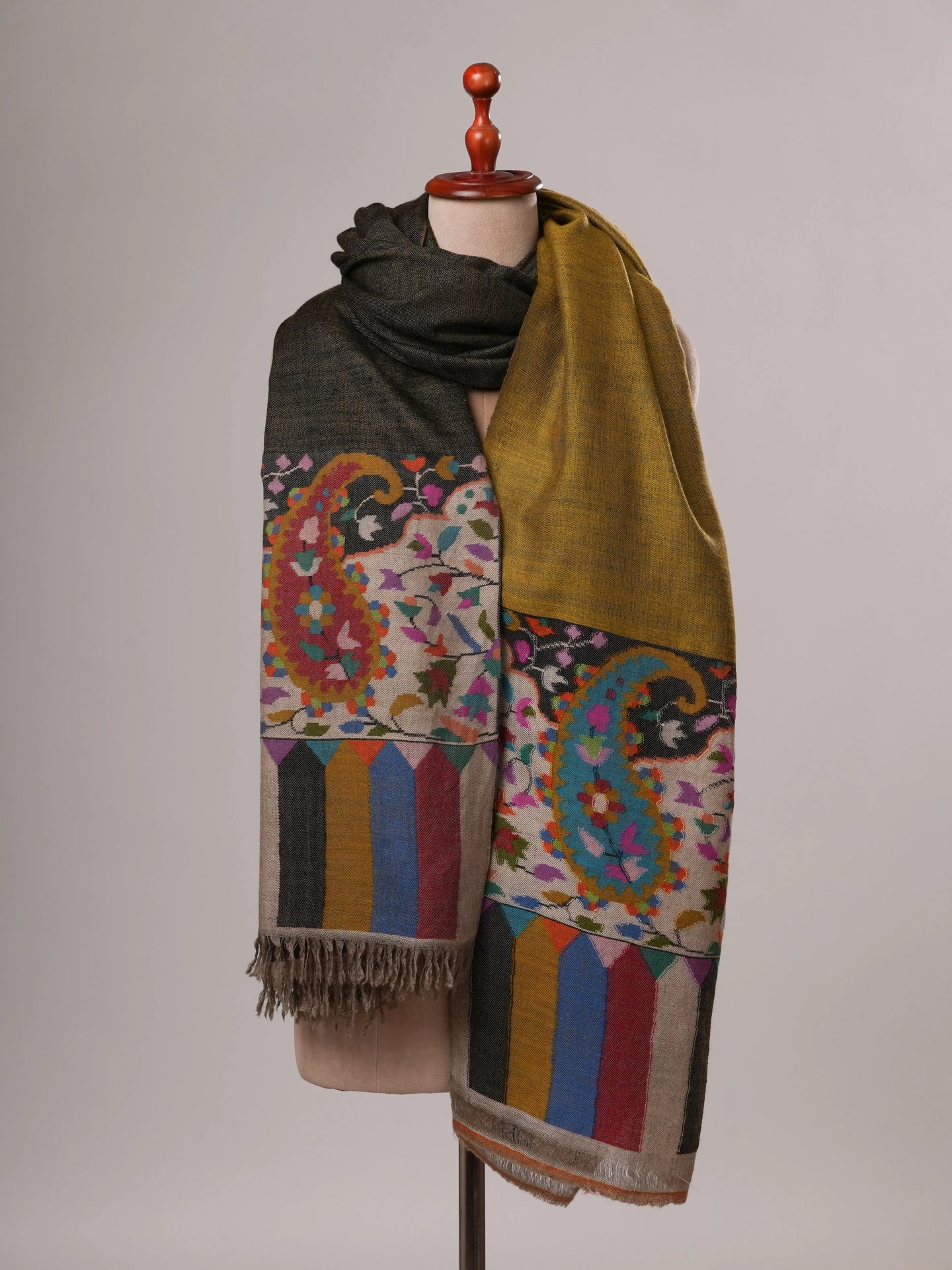 Oversized Dual Tone Mustard & Black Handwoven Kani Palla Pashmina Shawl Shahkaar