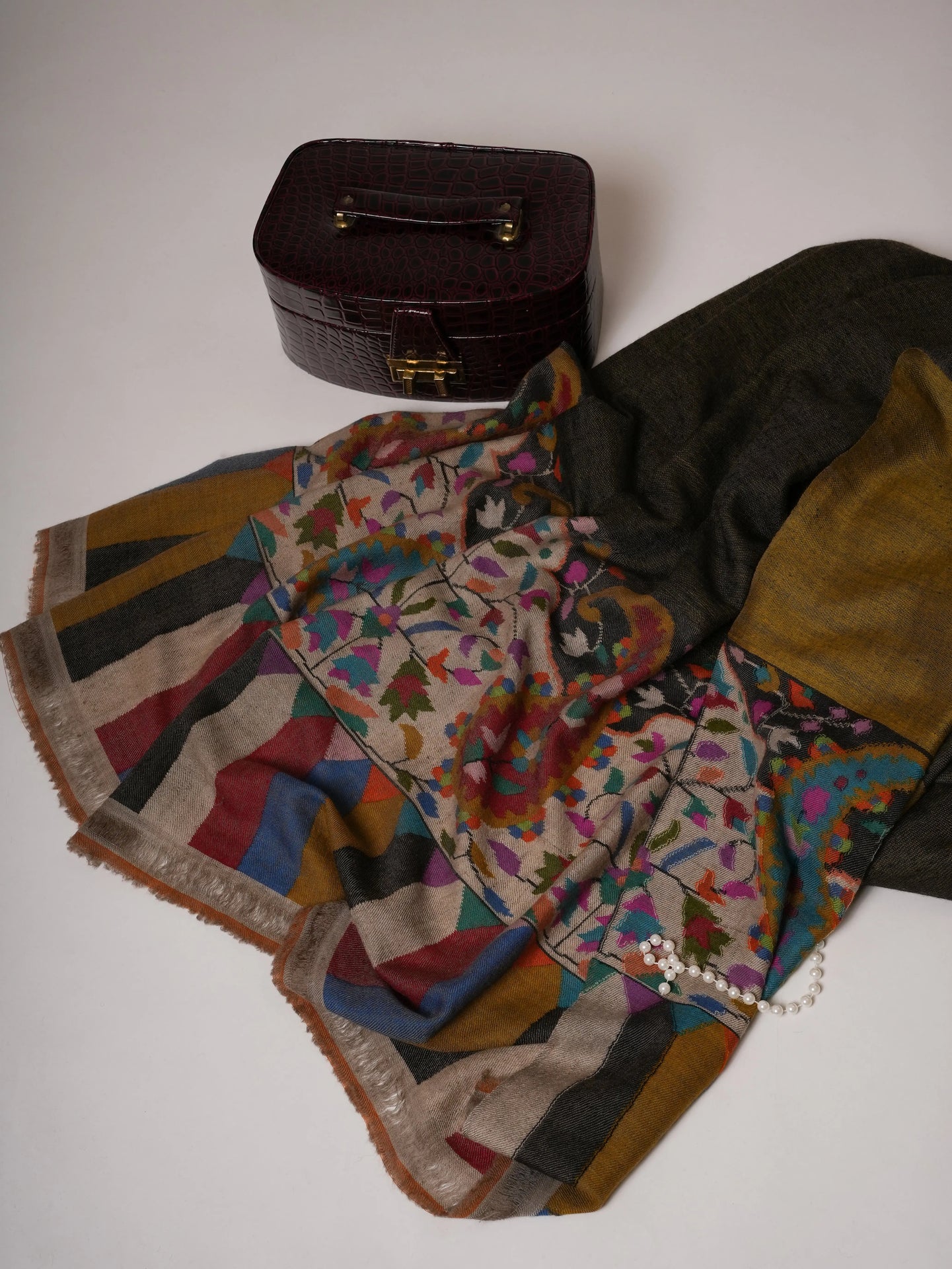 Oversized Dual Tone Mustard & Black Handwoven Kani Palla Pashmina Shawl Shahkaar