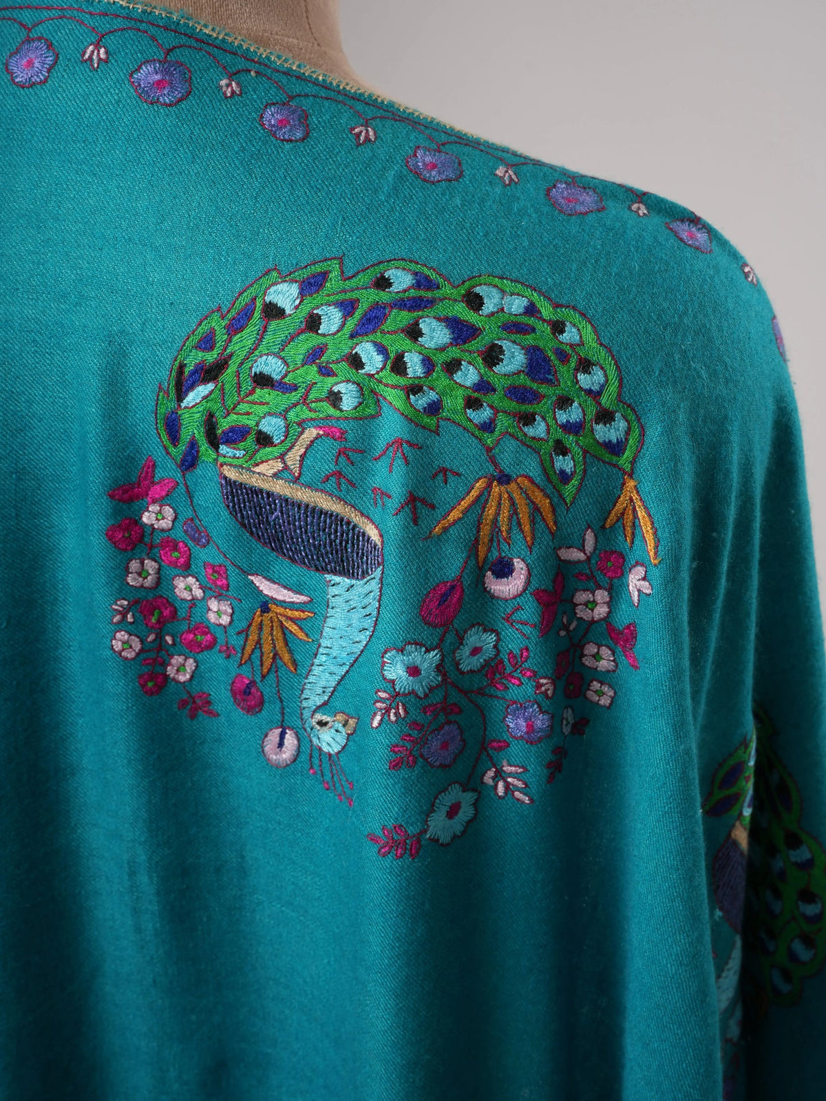 Peacock Embroidered Daur Handwoven Pashmina Shawl Shahkaar