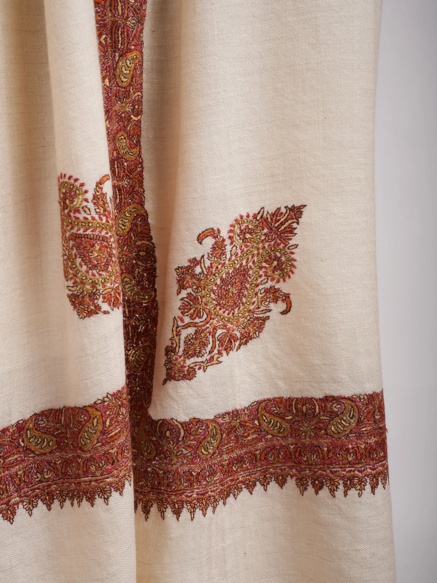 XL White Sozni Embroidered Neem Daur Pure Pashmina Shawl Shahkaar