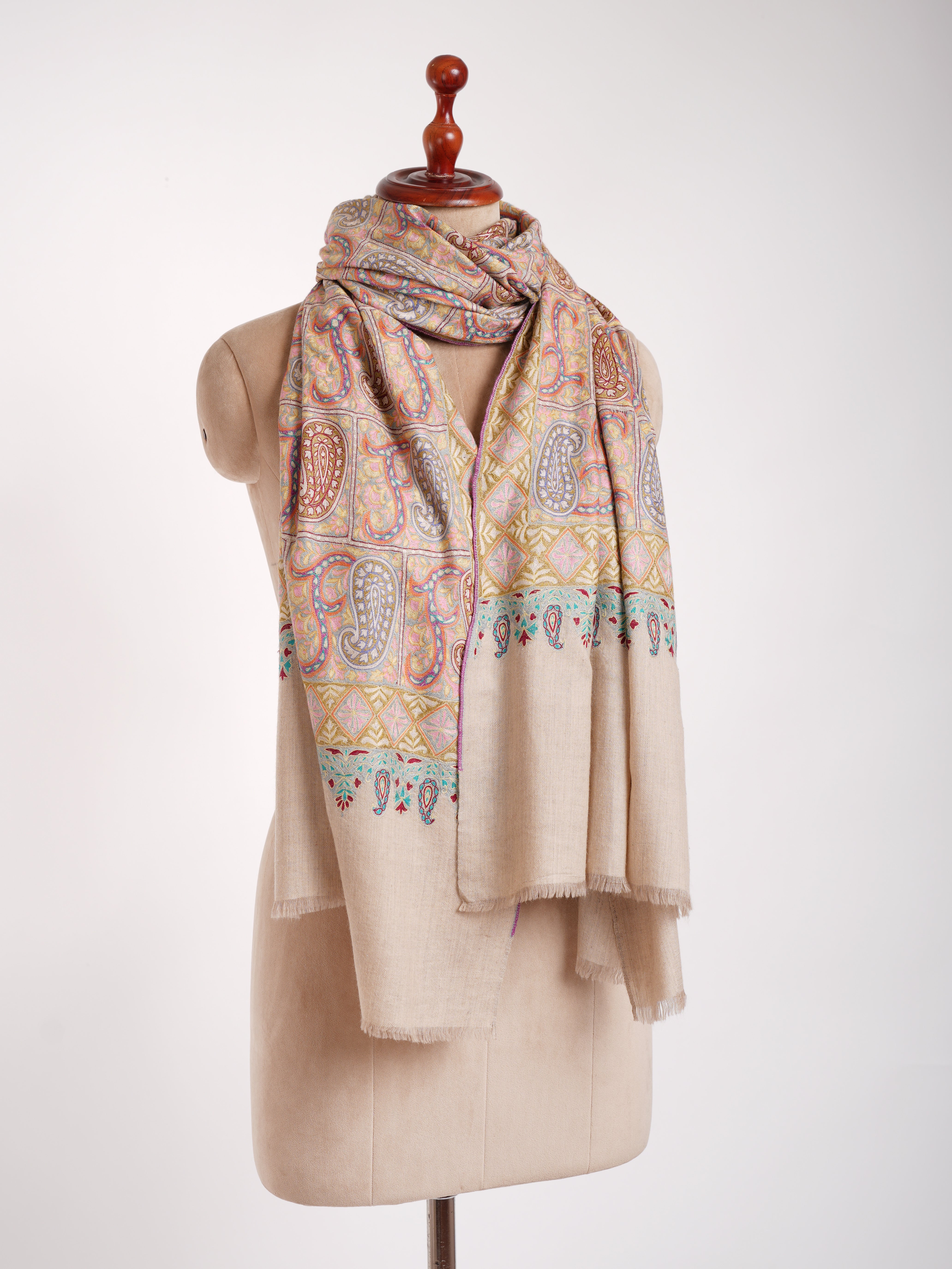 Wundervoll bestickter Pashmina-Schal von Two States