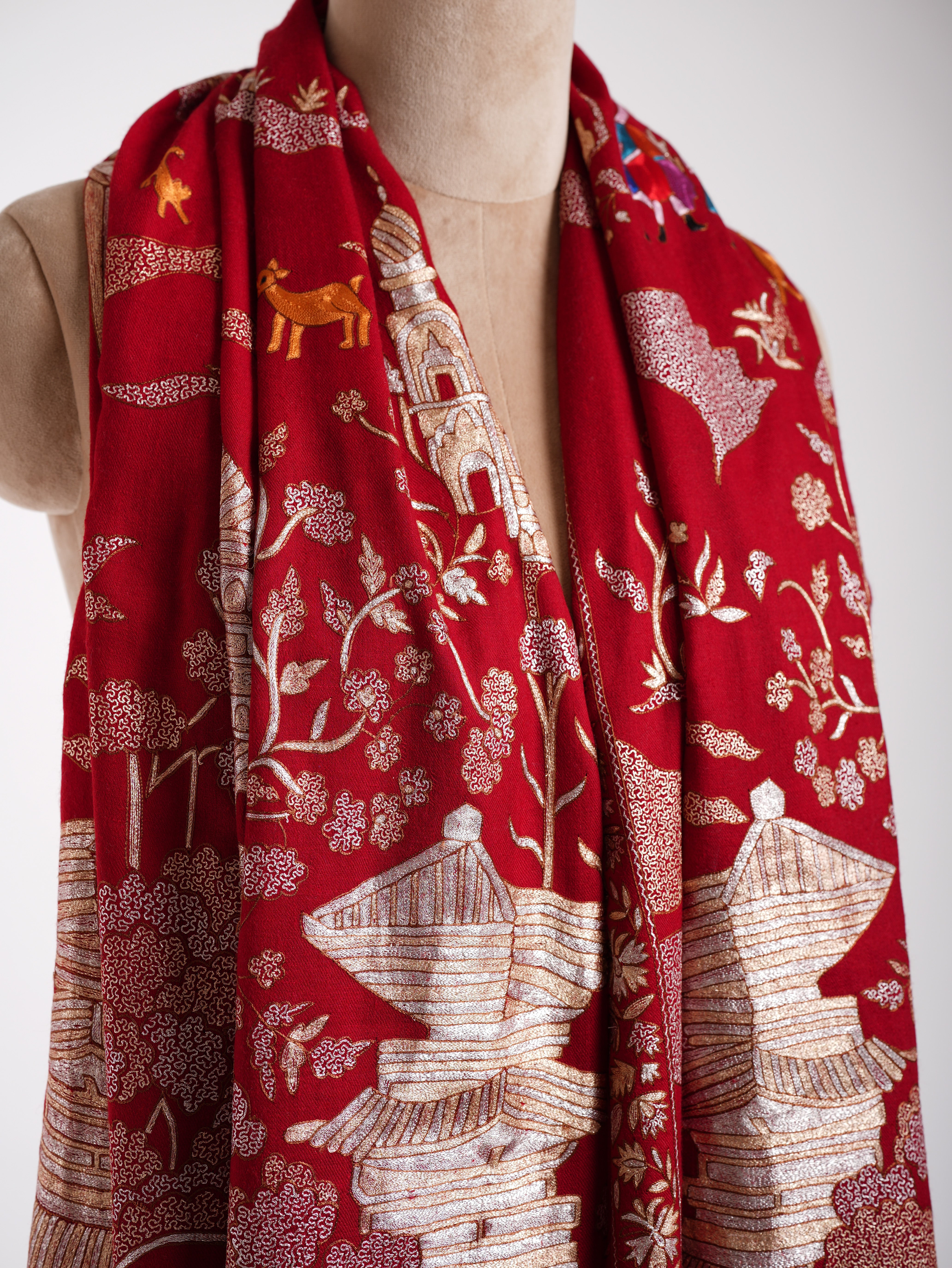 Gestickter Pashmina-Schal in Metallic-Rot von China Town