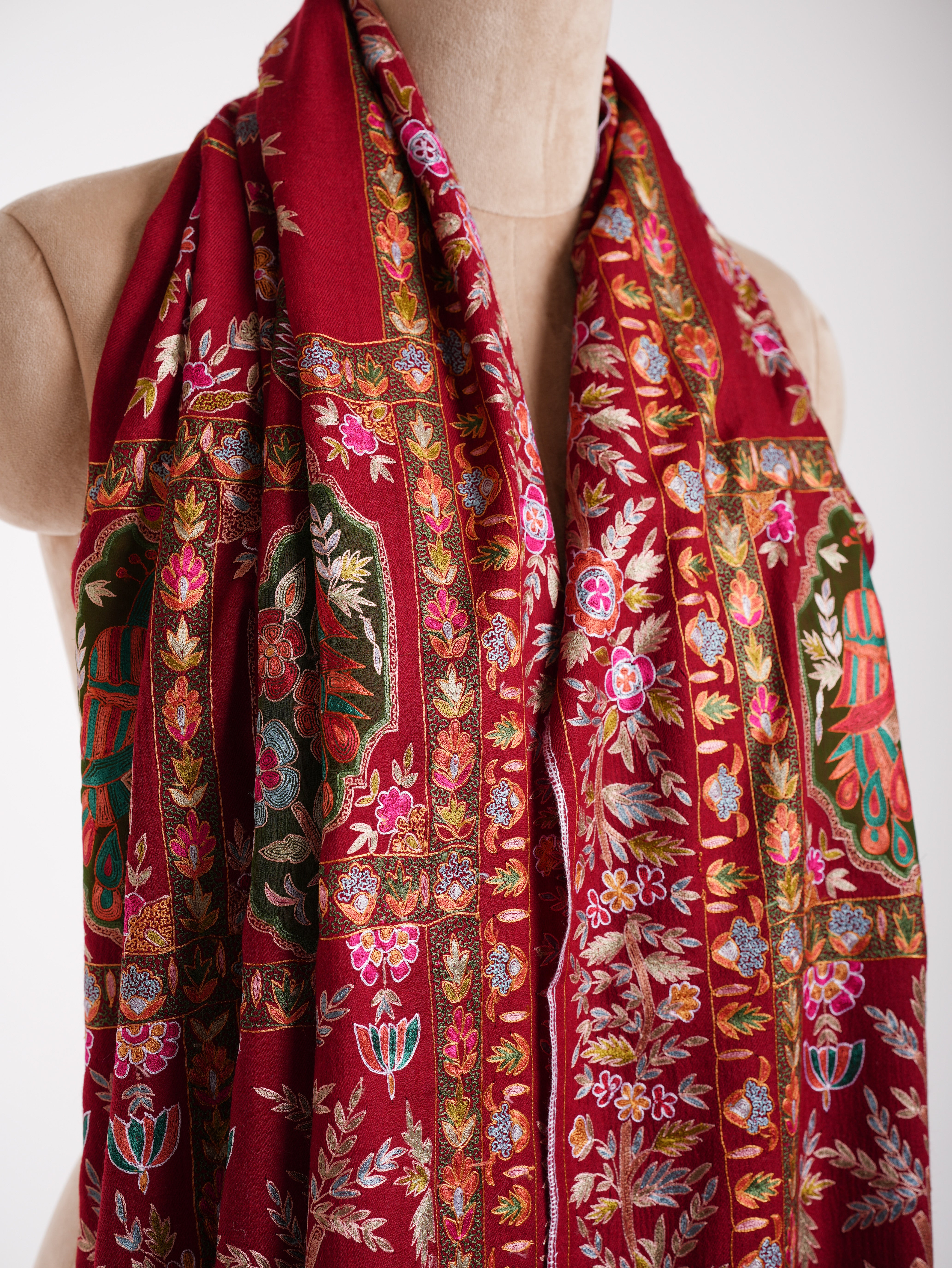 Châle Pashmina Jamavar rouge brodé à la main