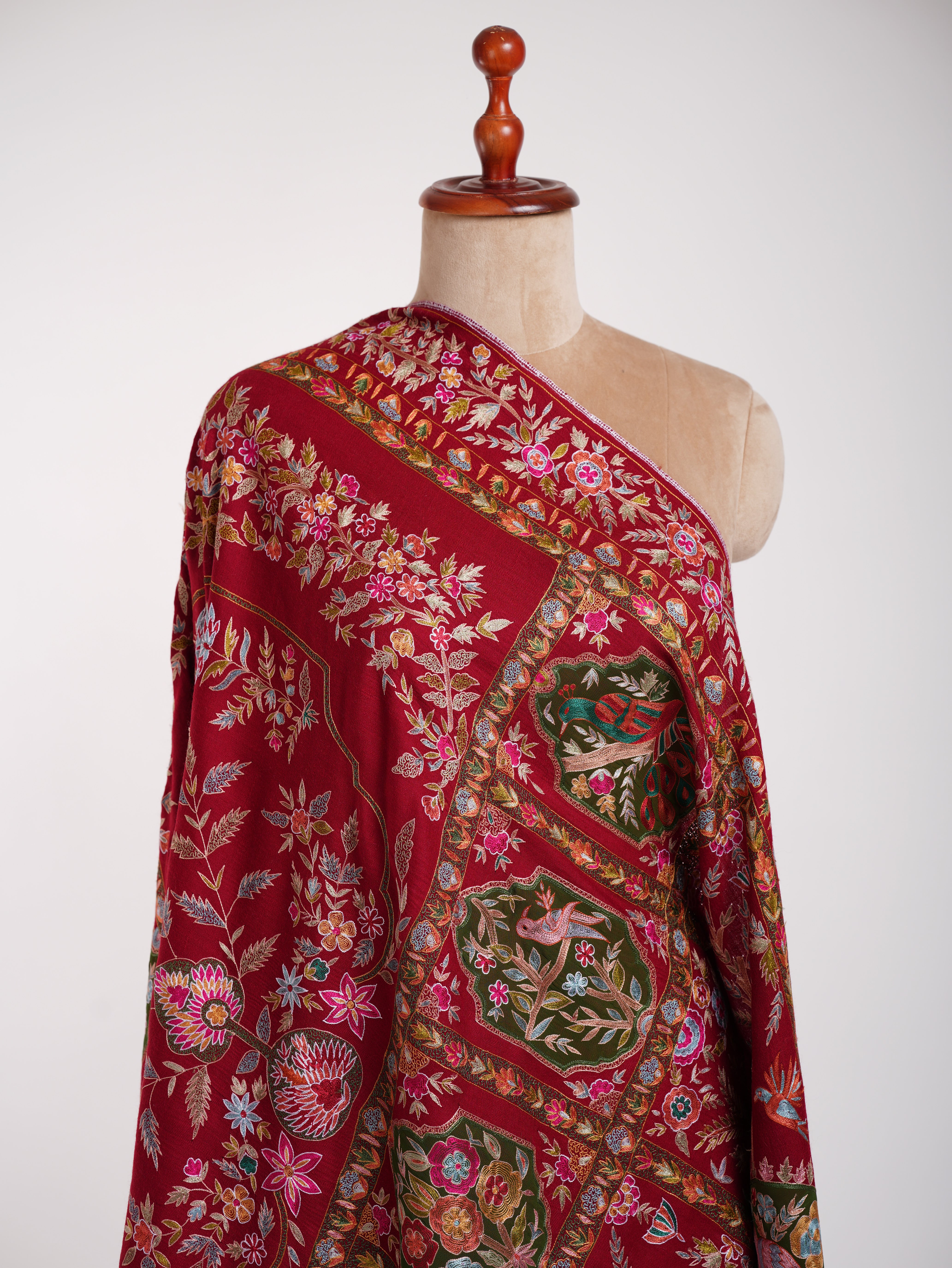 Châle Pashmina Jamavar rouge brodé à la main