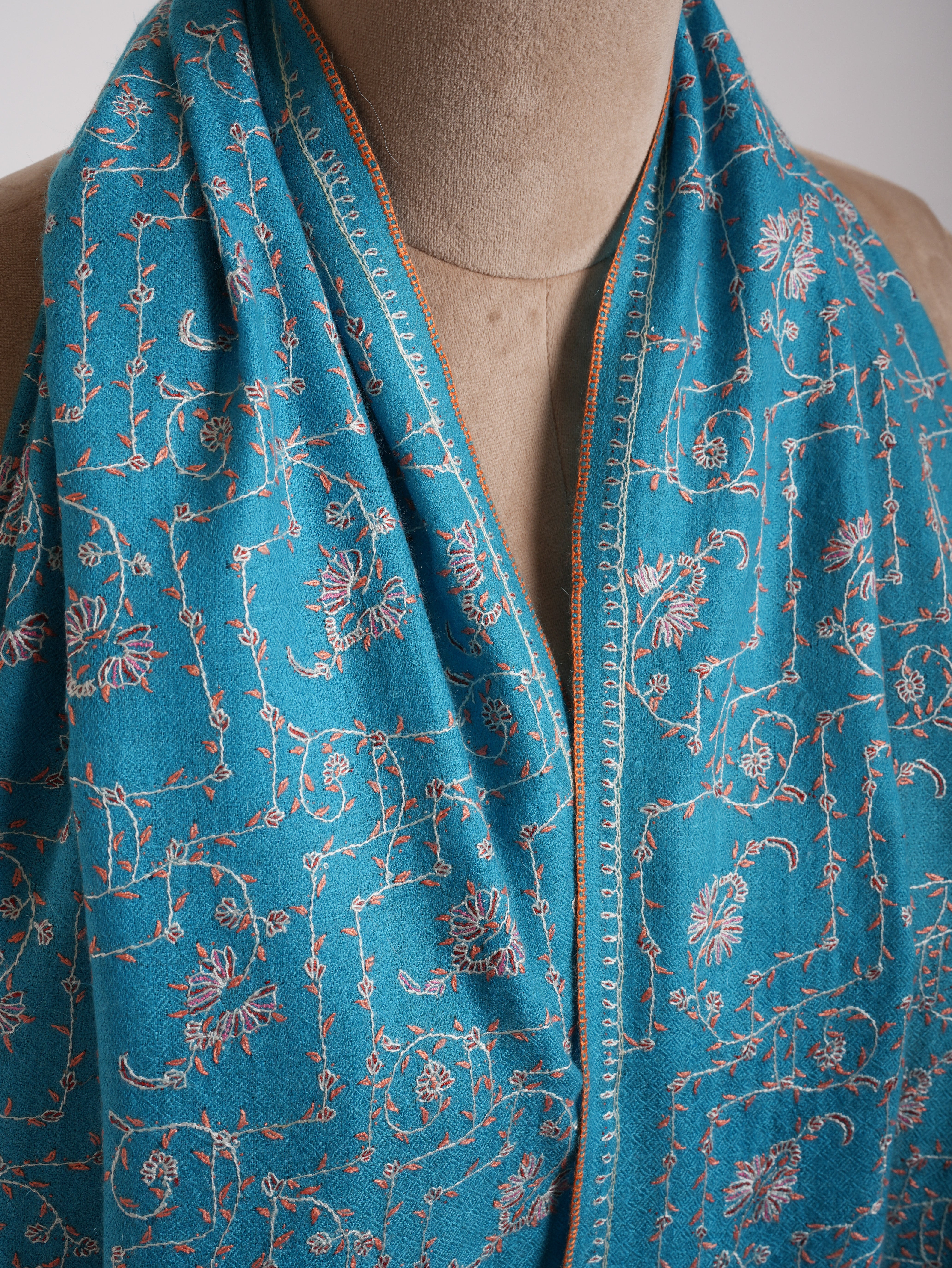 Turquoise Jaali Sozni Broidered Cachemire Pashmina châle