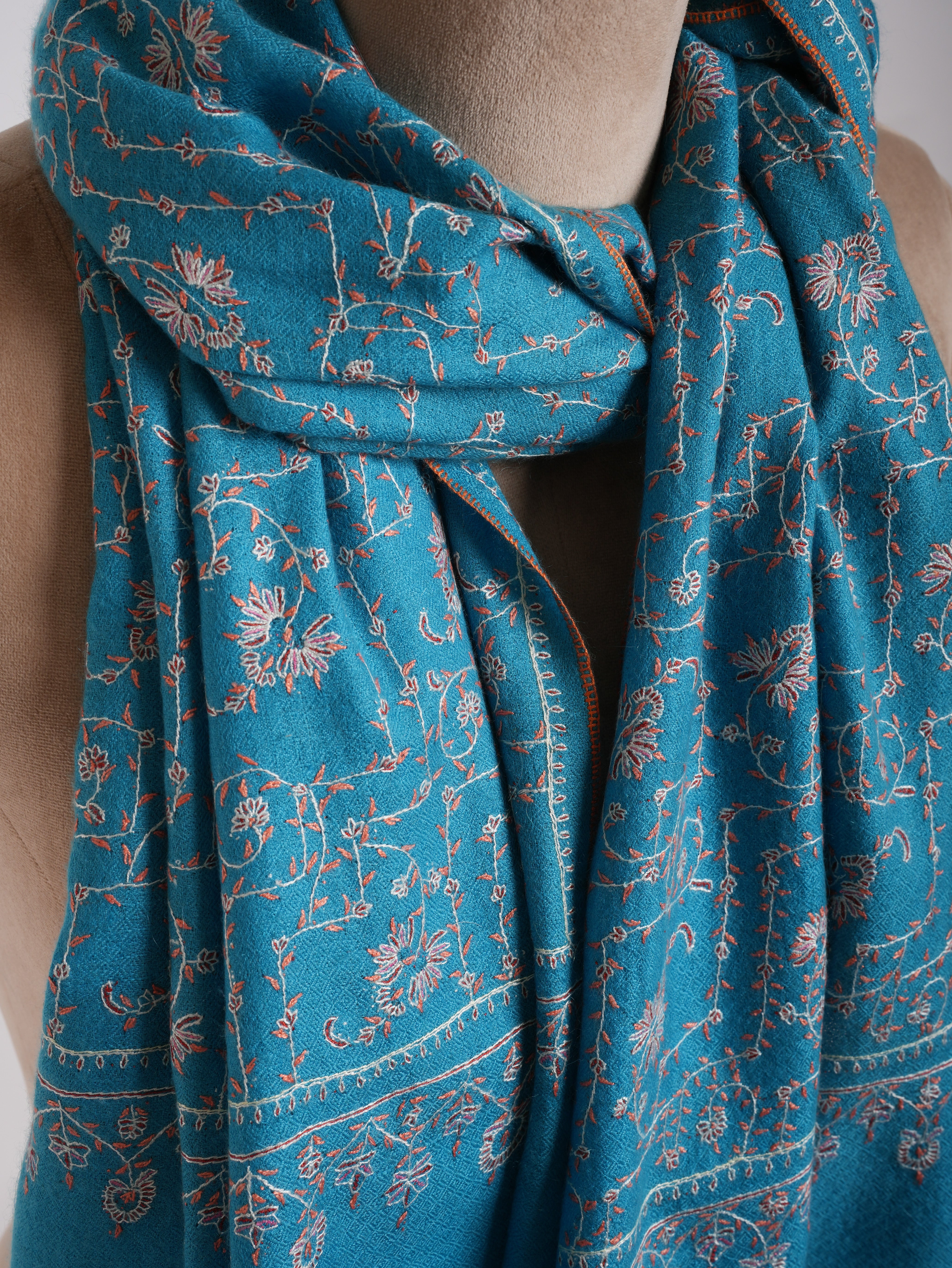 Turquoise Jaali Sozni Broidered Cachemire Pashmina châle