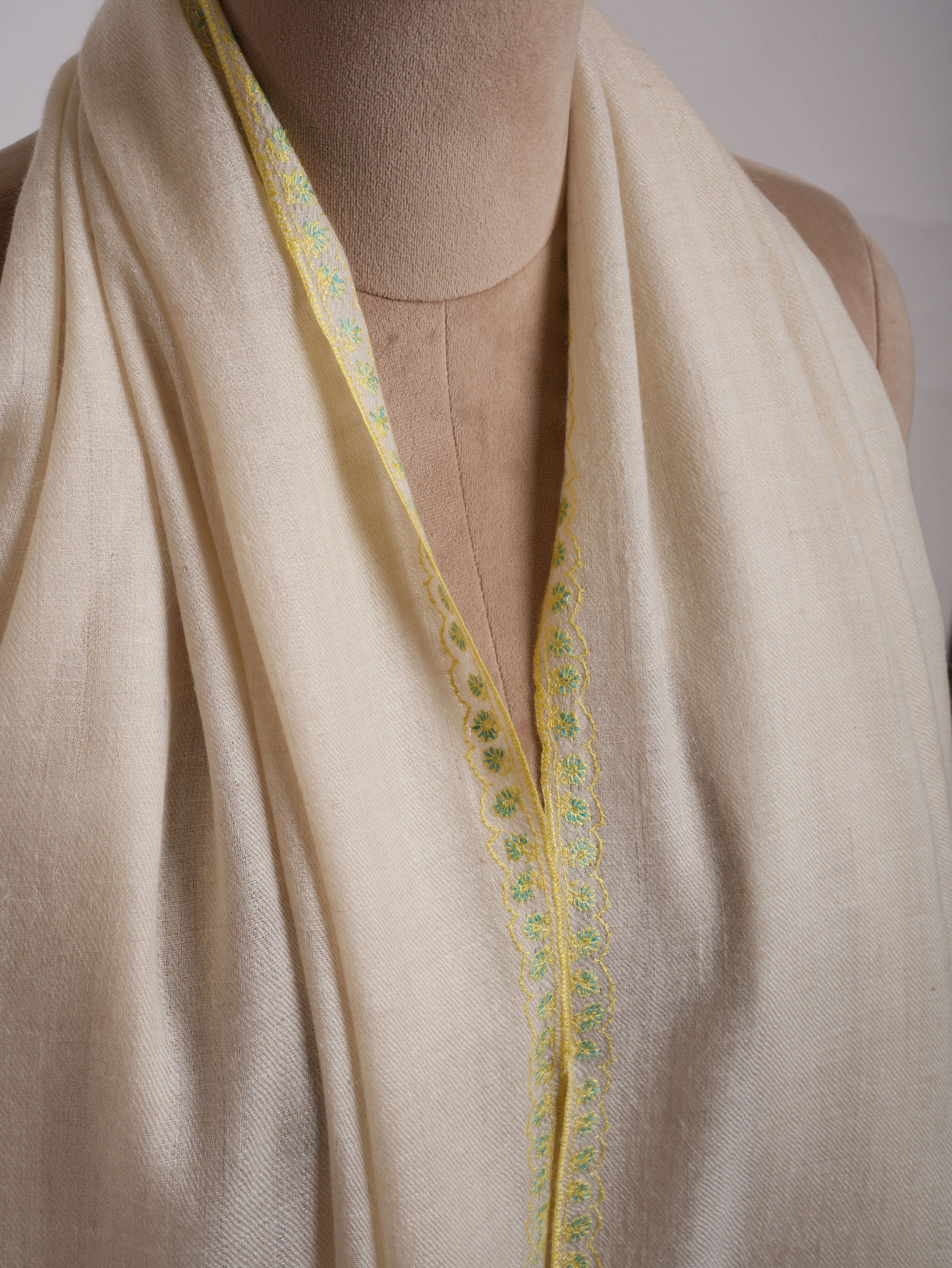 Ivory Handstitched Baildar Cashmere Pashmina Wrap