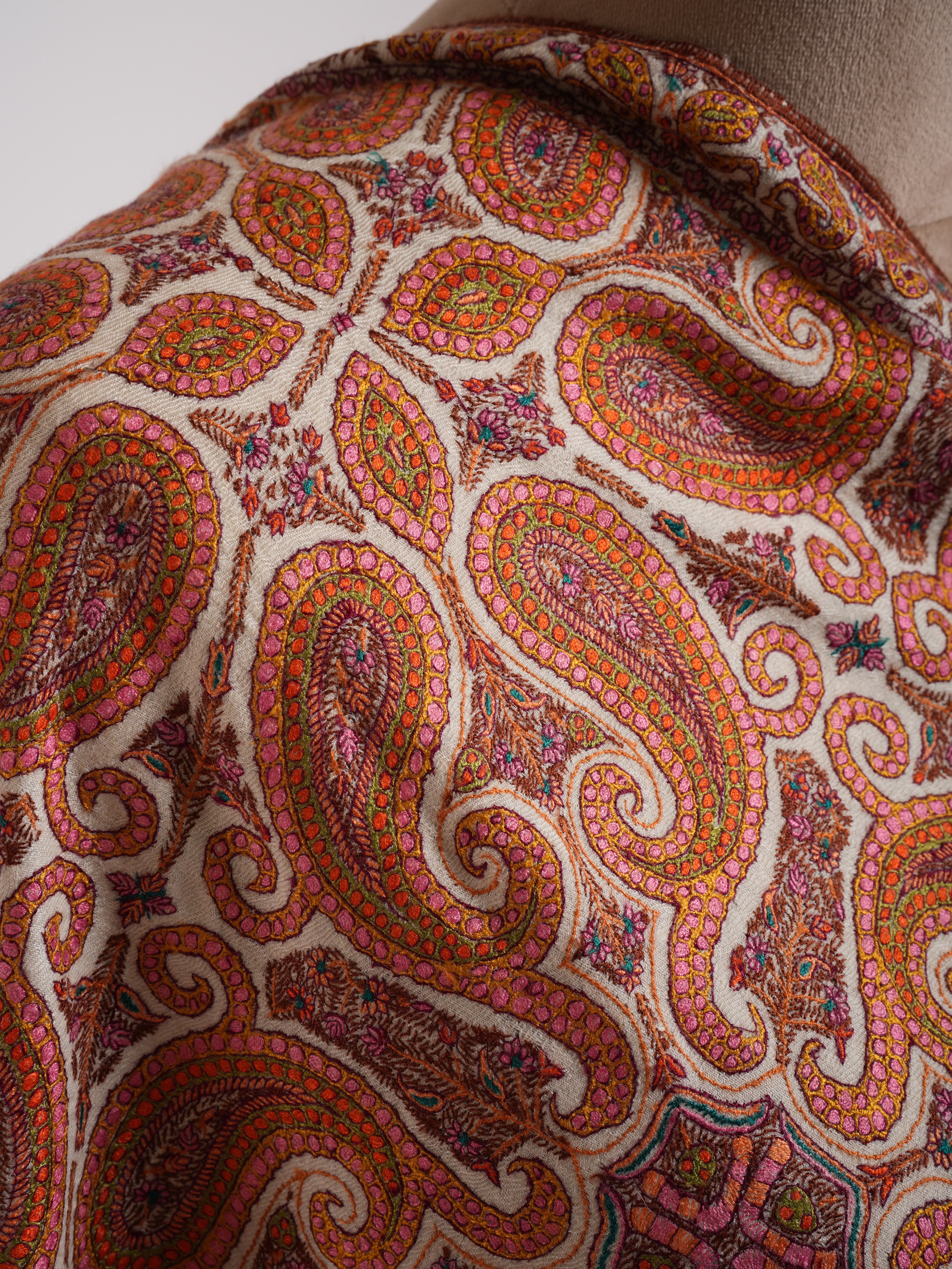 8 Paisleys ricamato a mano Pashmina Jamavar Shawl