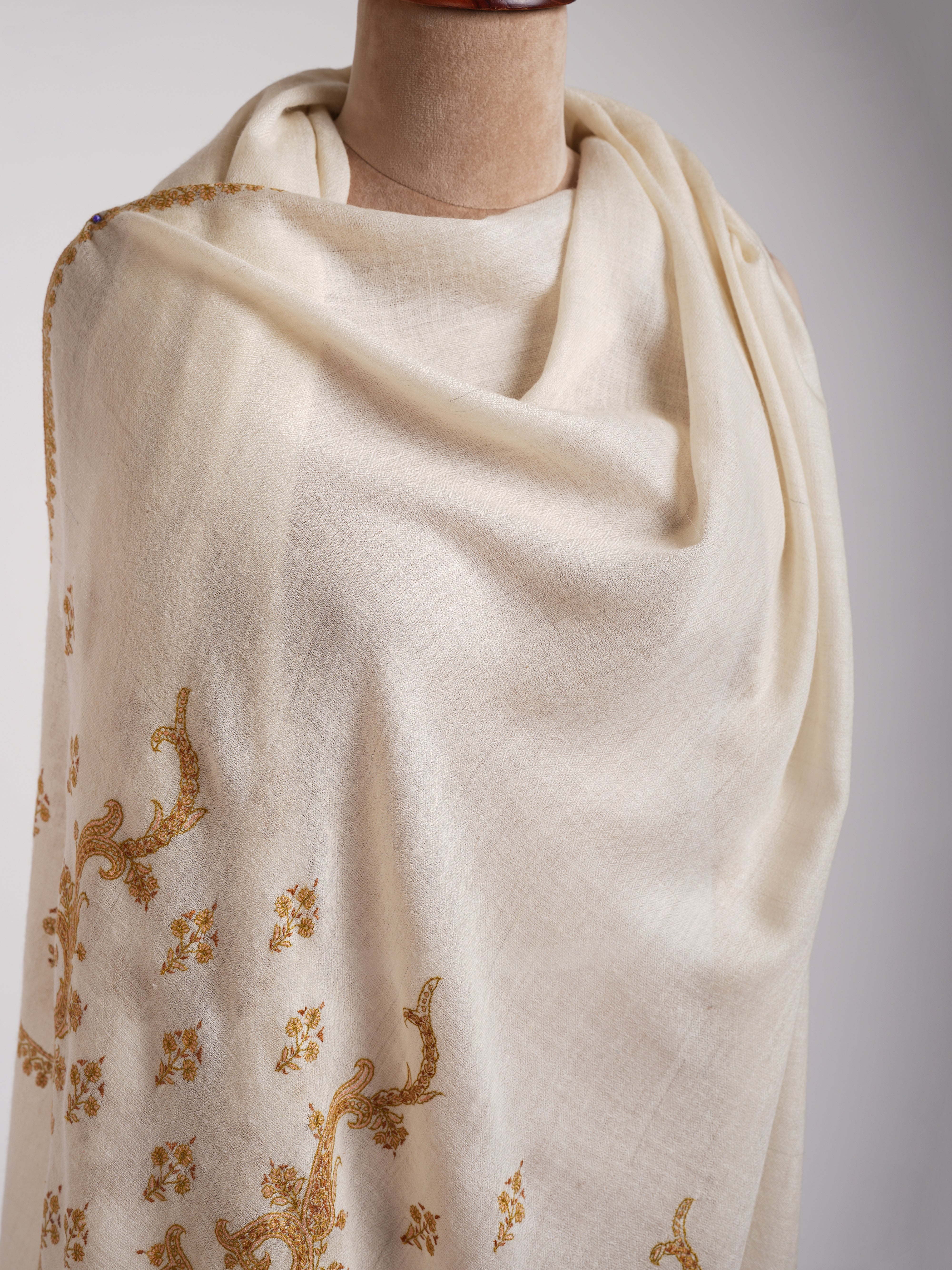 White Sozni Embroidered Kashmiri Cashmere Stole