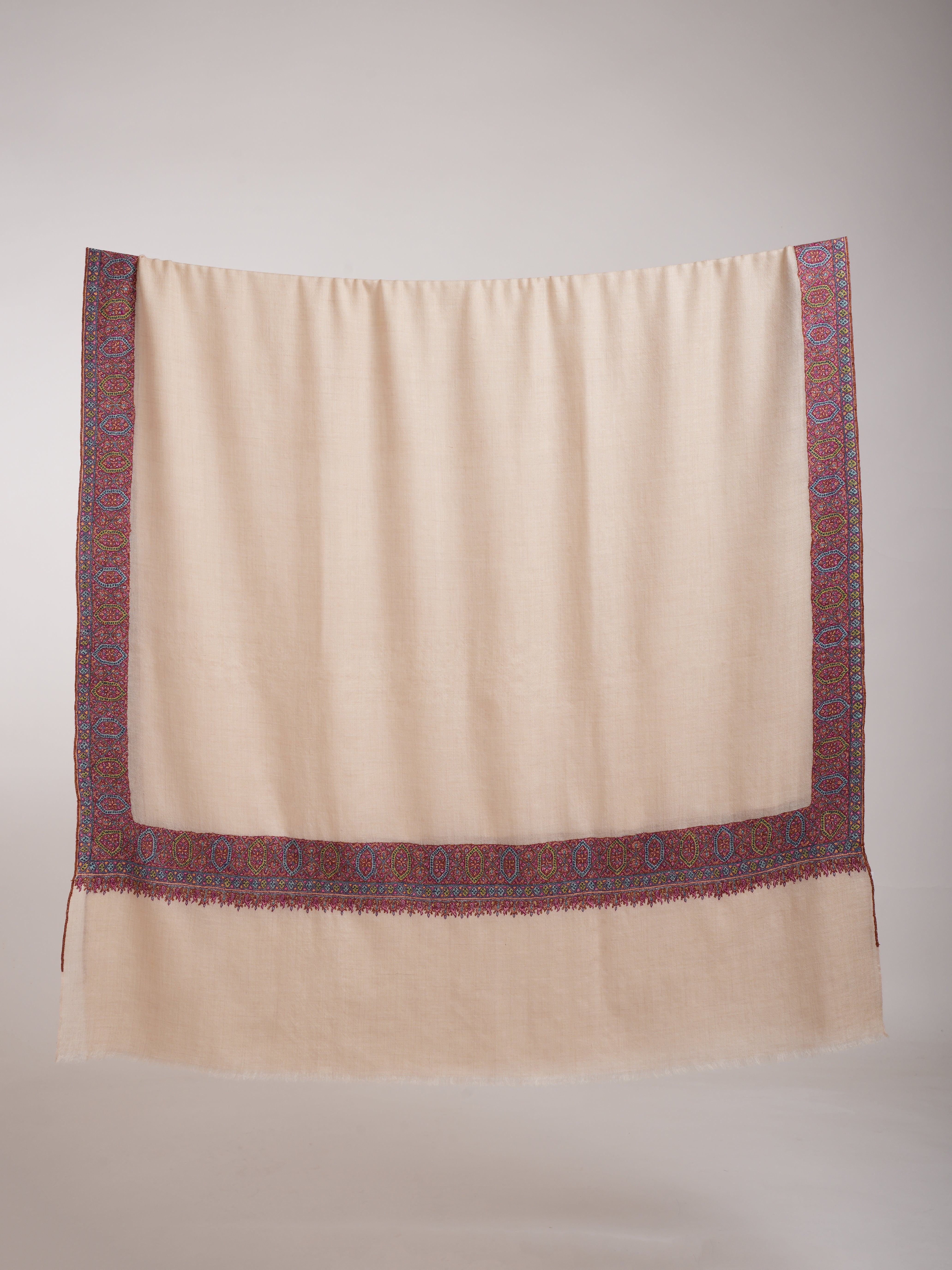 Ivory Daurdar Sozni Broidered Indian Pashmina châle