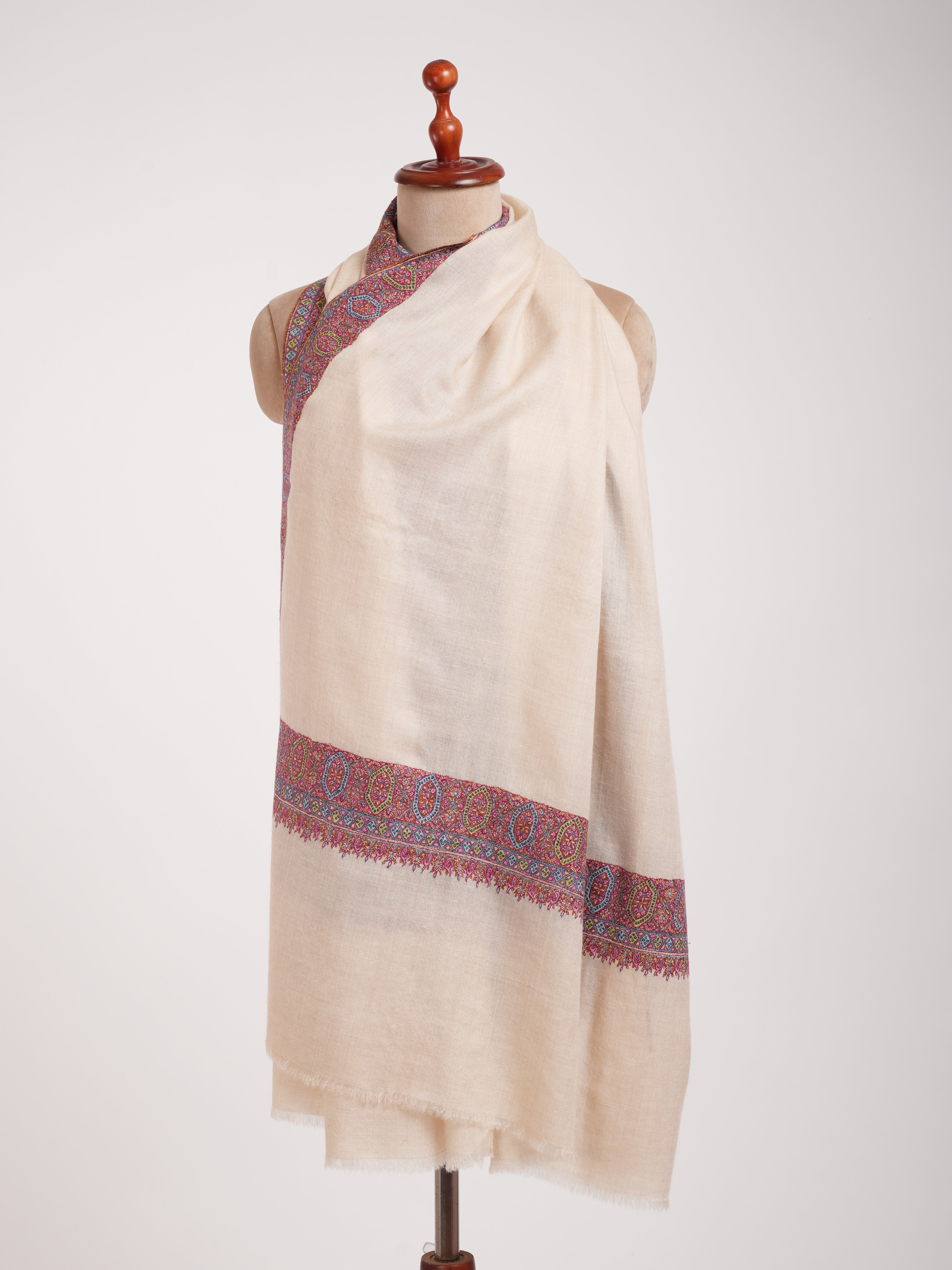 Ivory Daurdar Sozni Broidered Indian Pashmina châle