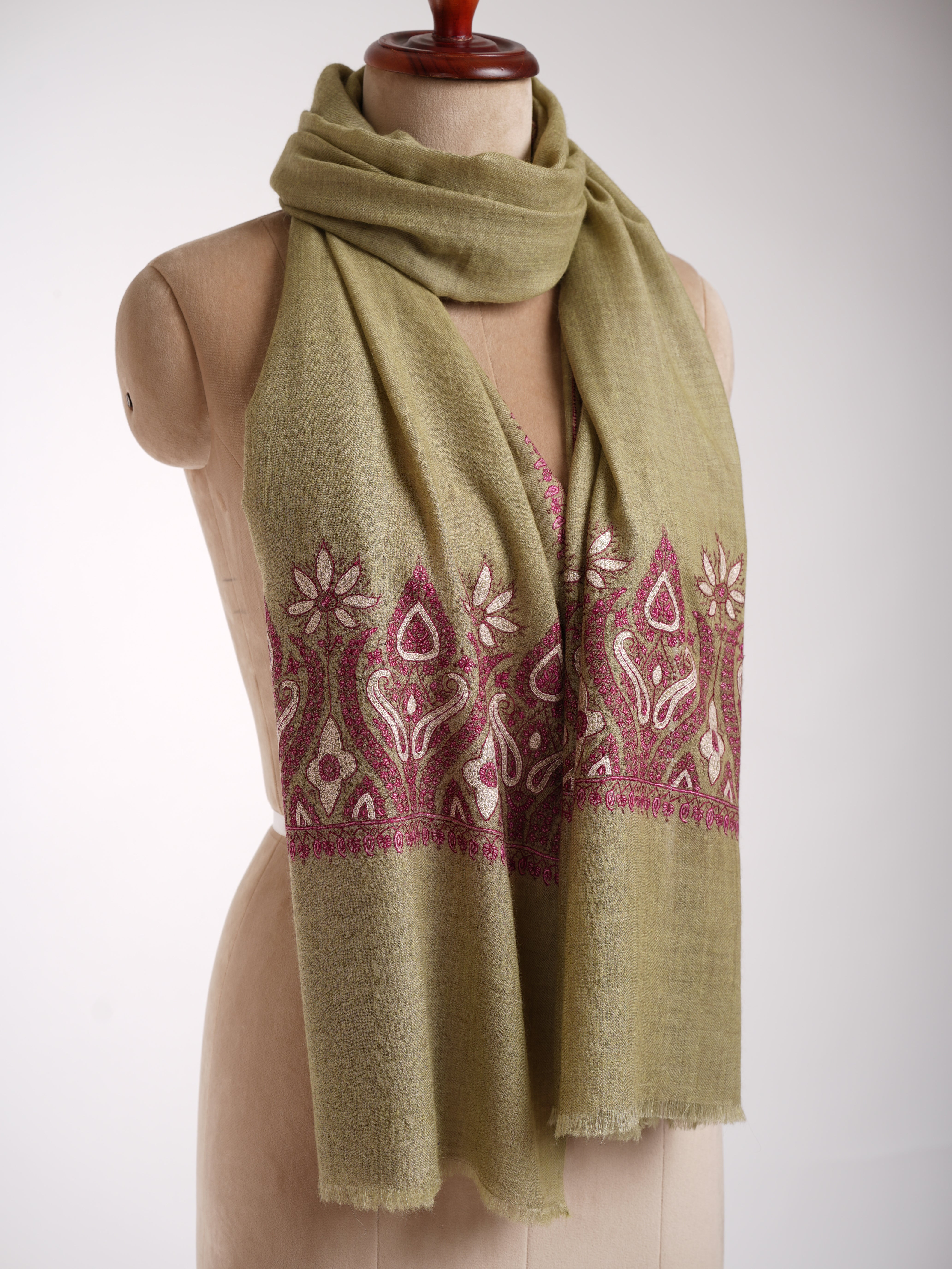 Étole Pashmina en cachemire brodé Sozni vert