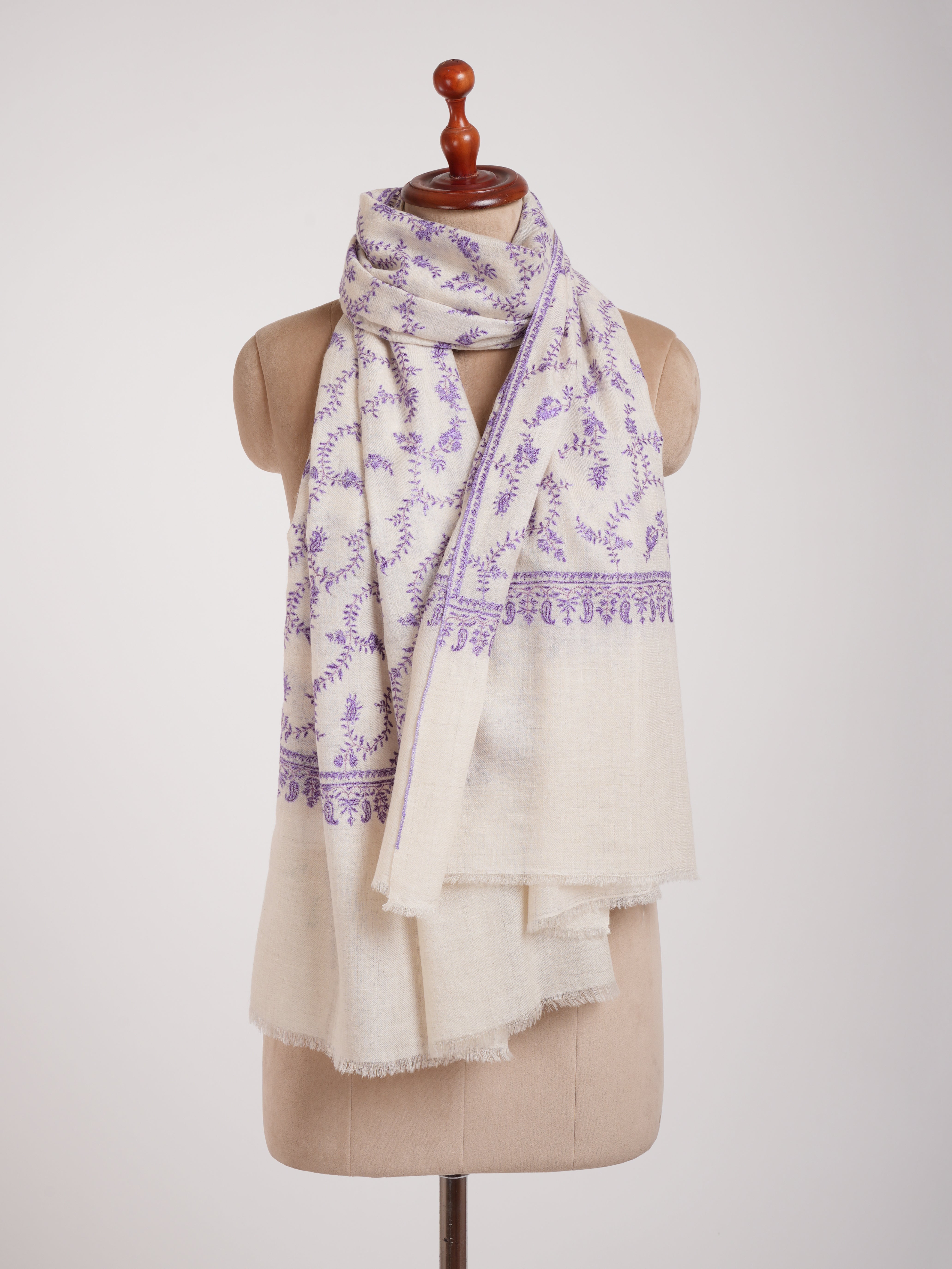 White Indian Warm Cashmere Stole with Sozni Embroidery