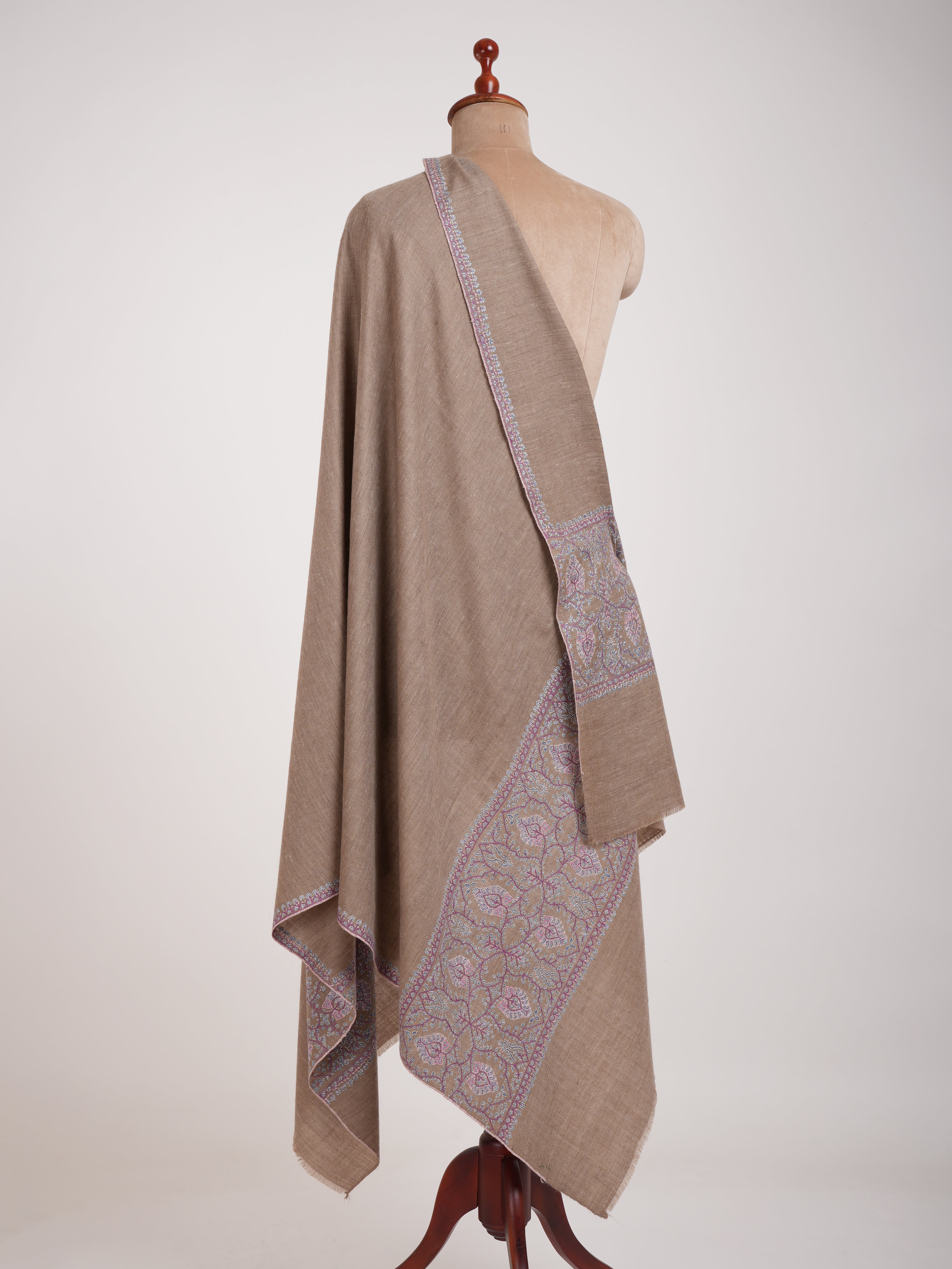 Châch de pashmina indien brodé gris naturel naturel