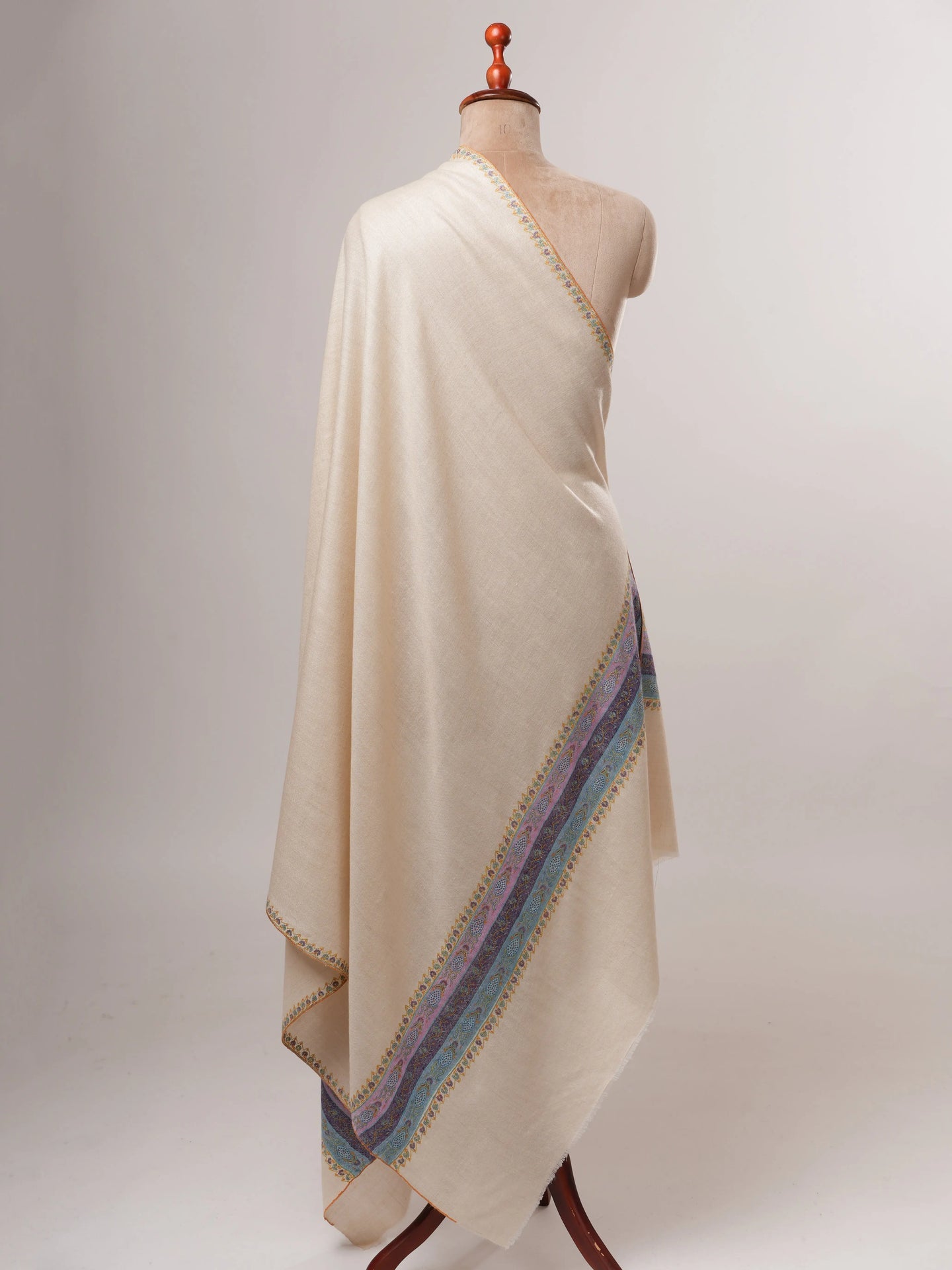 Ivory Pashmina Shawl – Handwoven with Sozni Embroidery Shahkaar