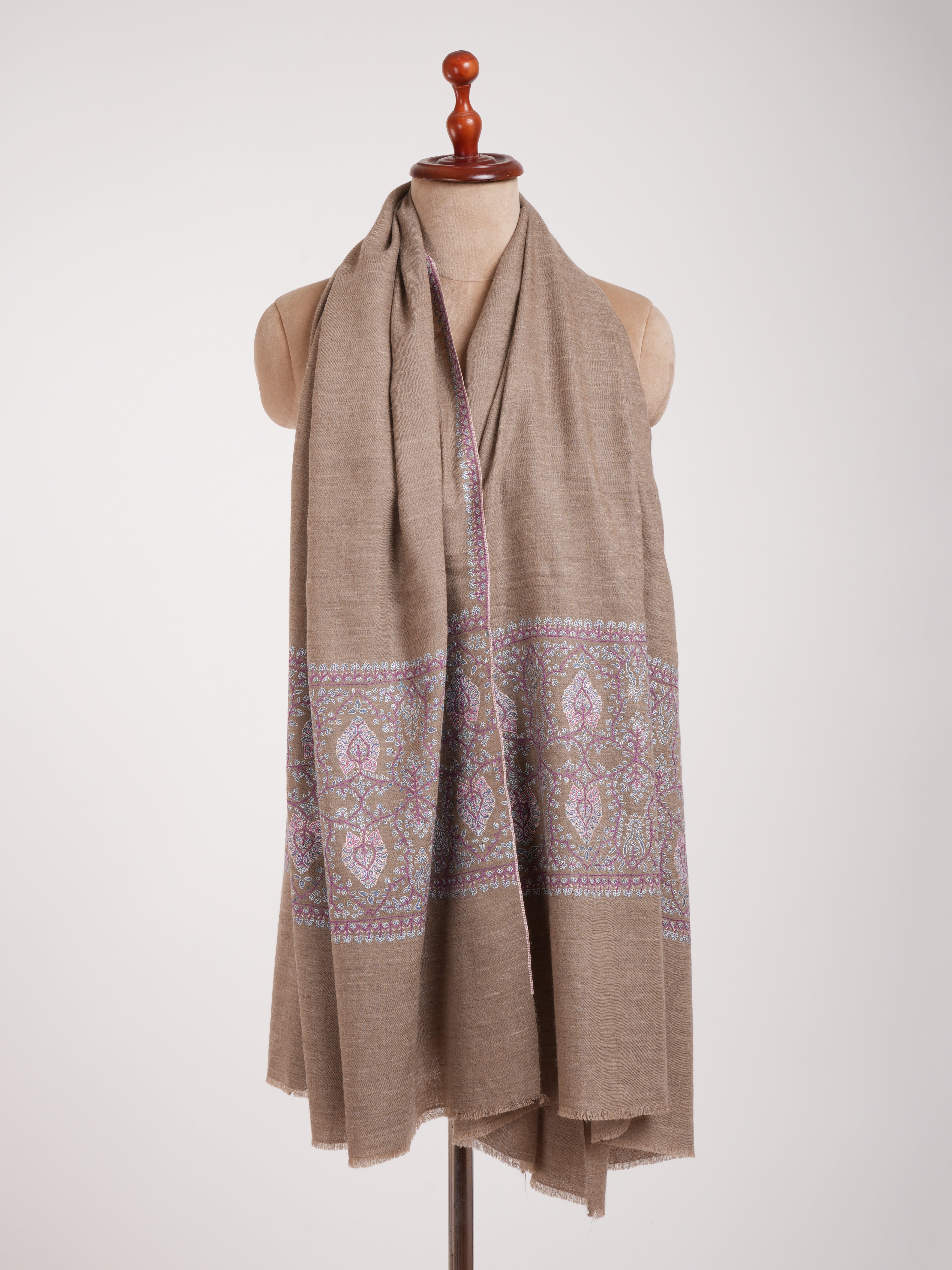 Châch de pashmina indien brodé gris naturel naturel