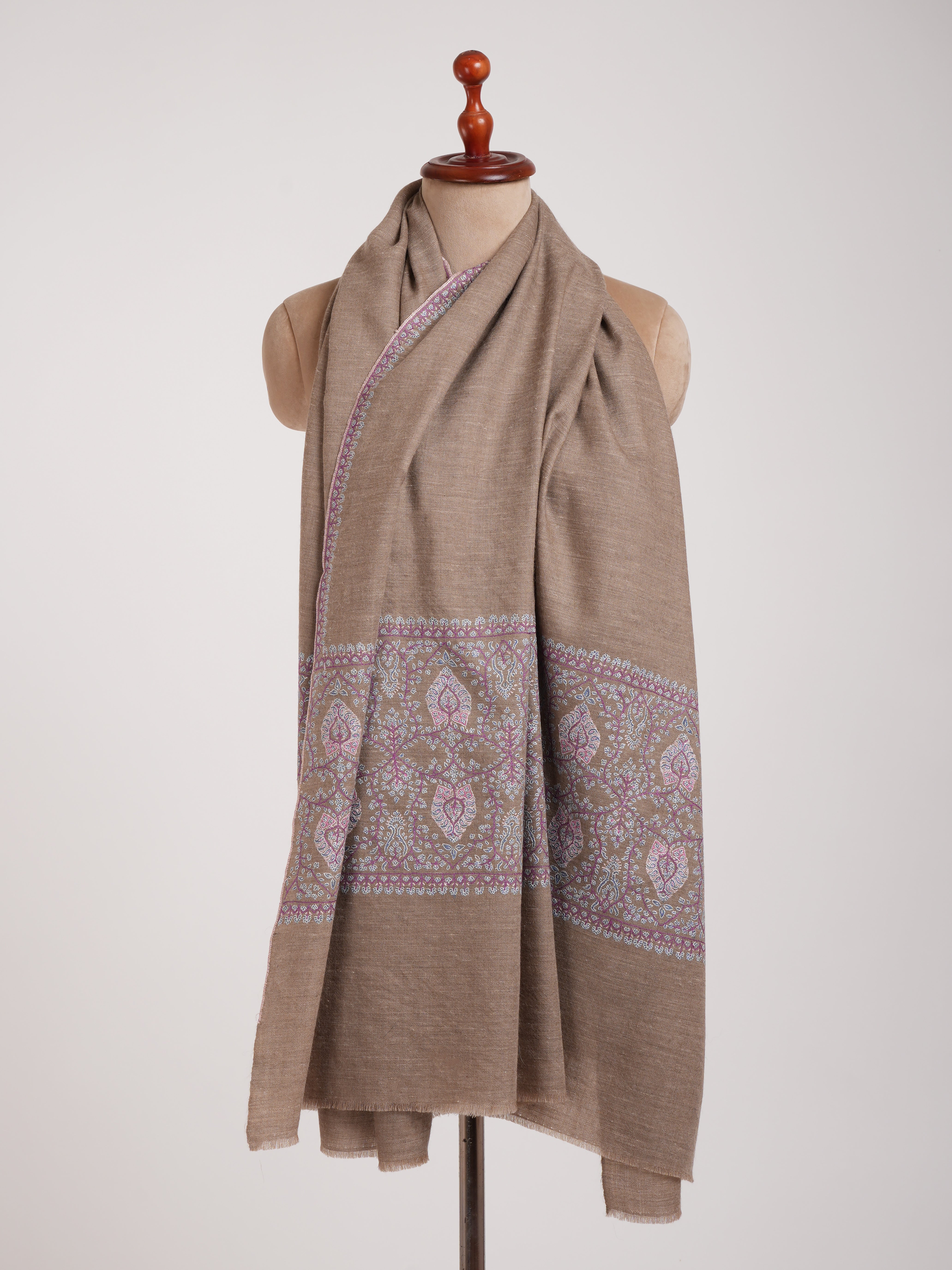 Châch de pashmina indien brodé gris naturel naturel