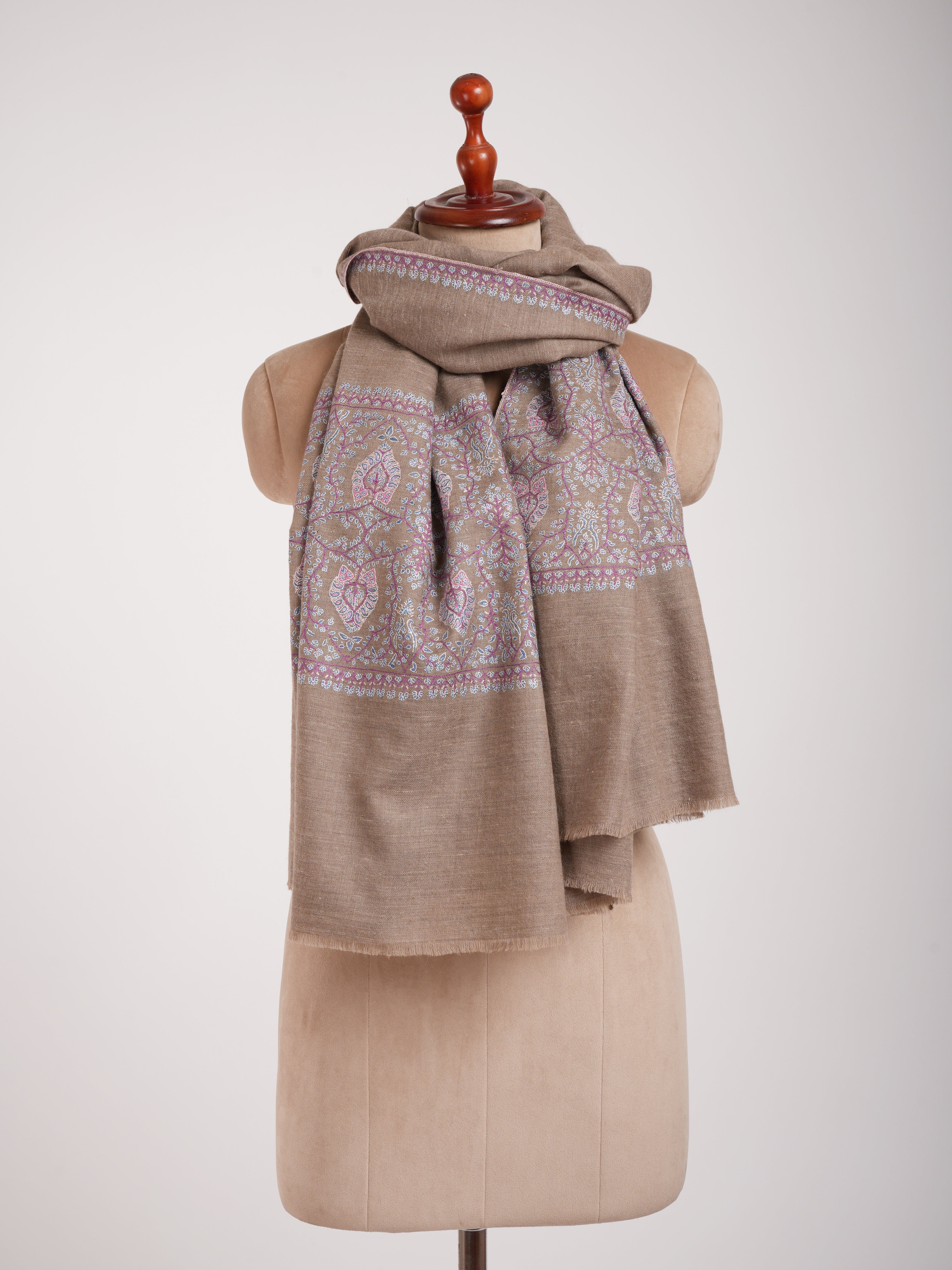 Châch de pashmina indien brodé gris naturel naturel