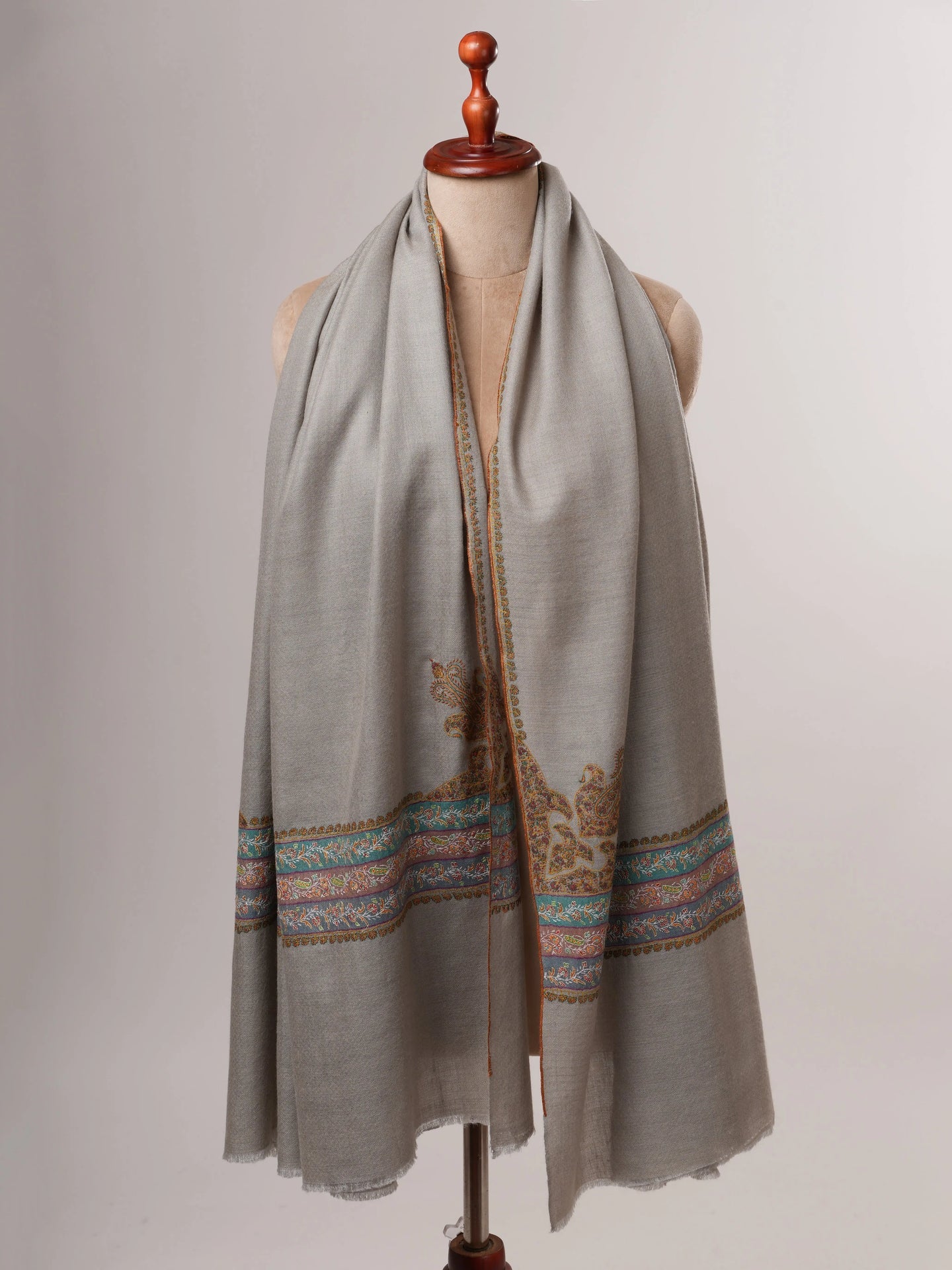 Grey Indian Pashmina Shawl – Hand-Embroidered Palla Sozni Design Shahkaar