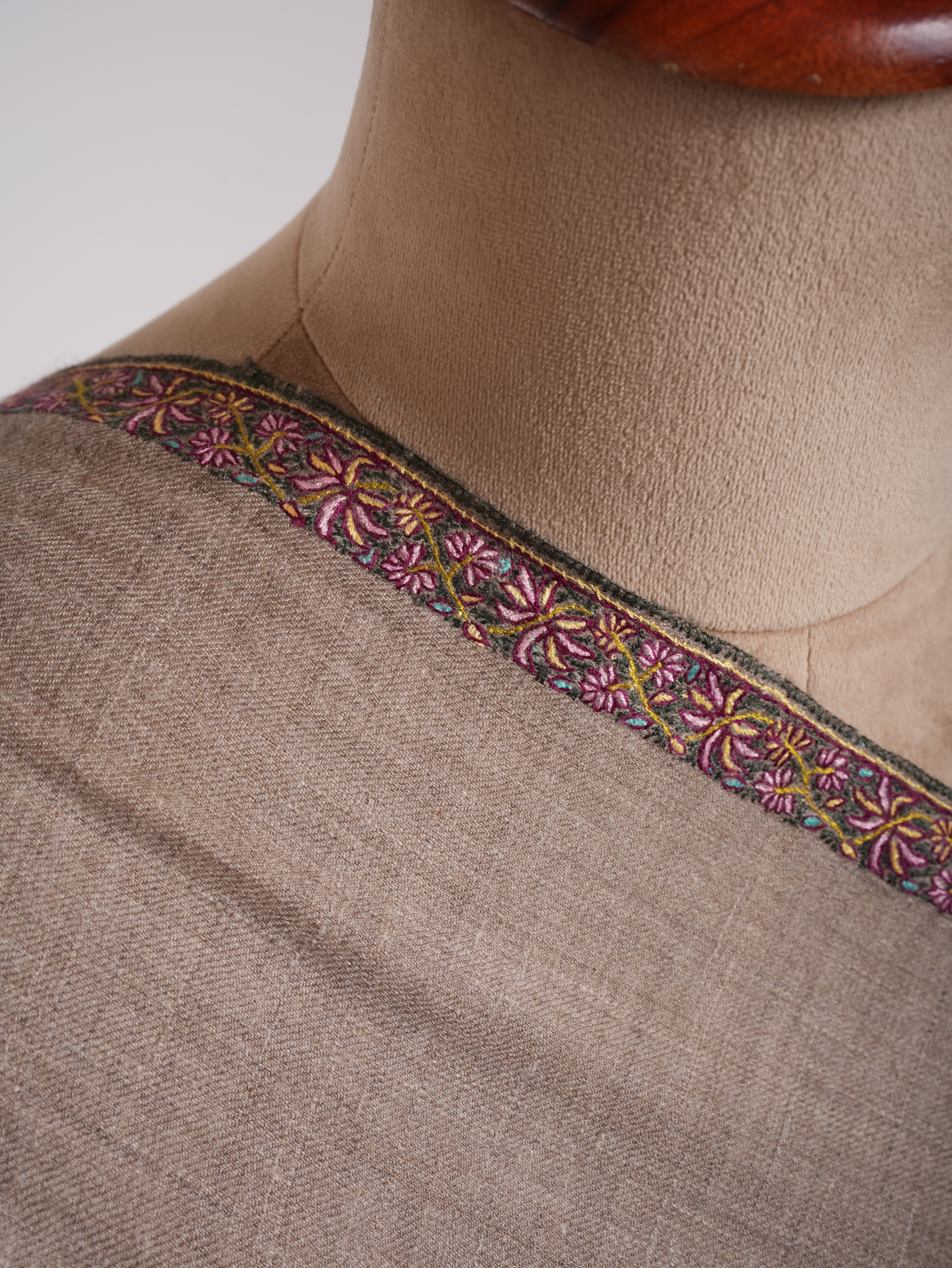 Natural Grey Handloomed Fine Sozni Embroidery Pashmina