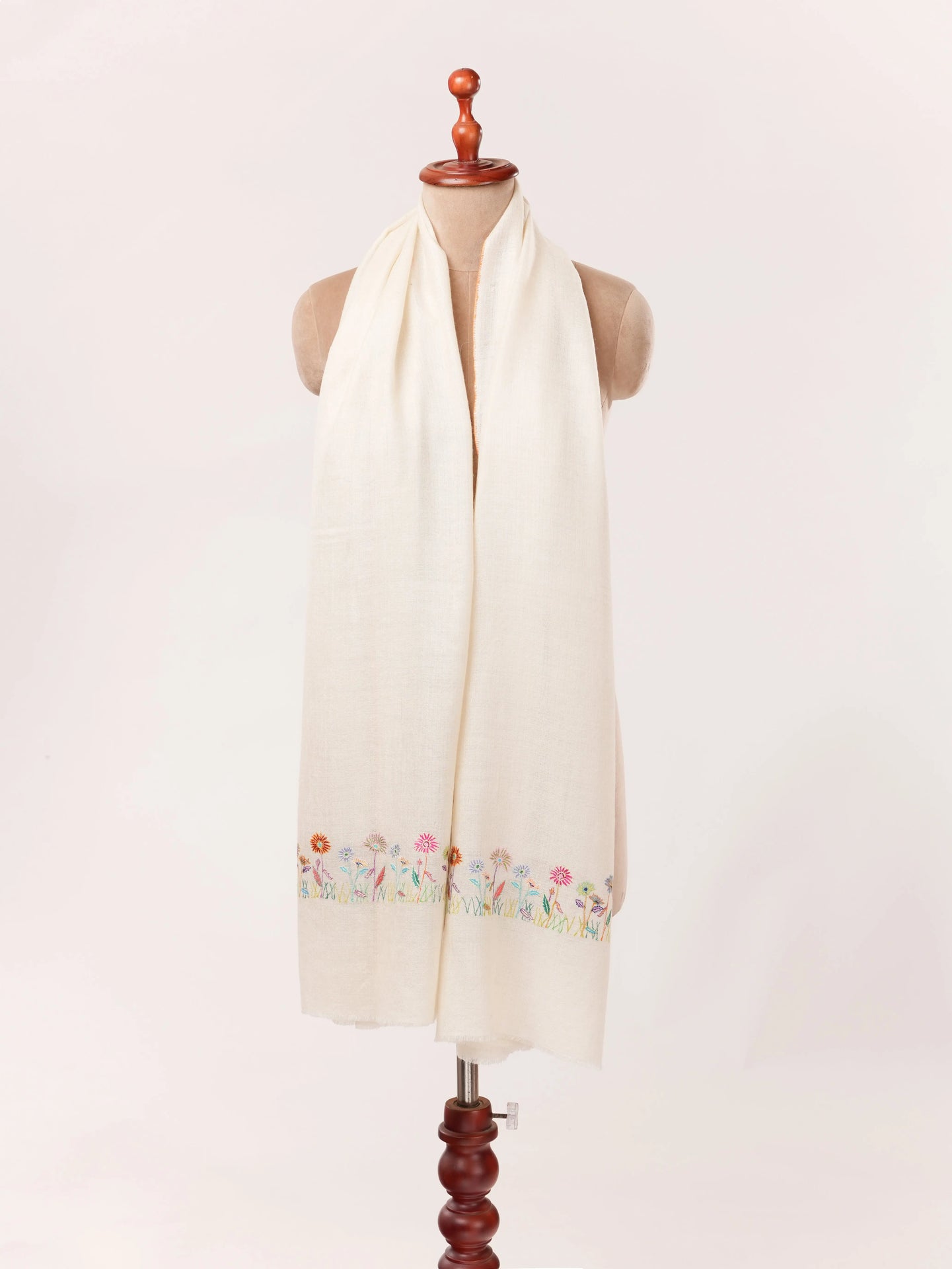 White Palldar Kashmiri Pashmina Scarf with Handwoven Sozni Floral Work Shahkaar.com