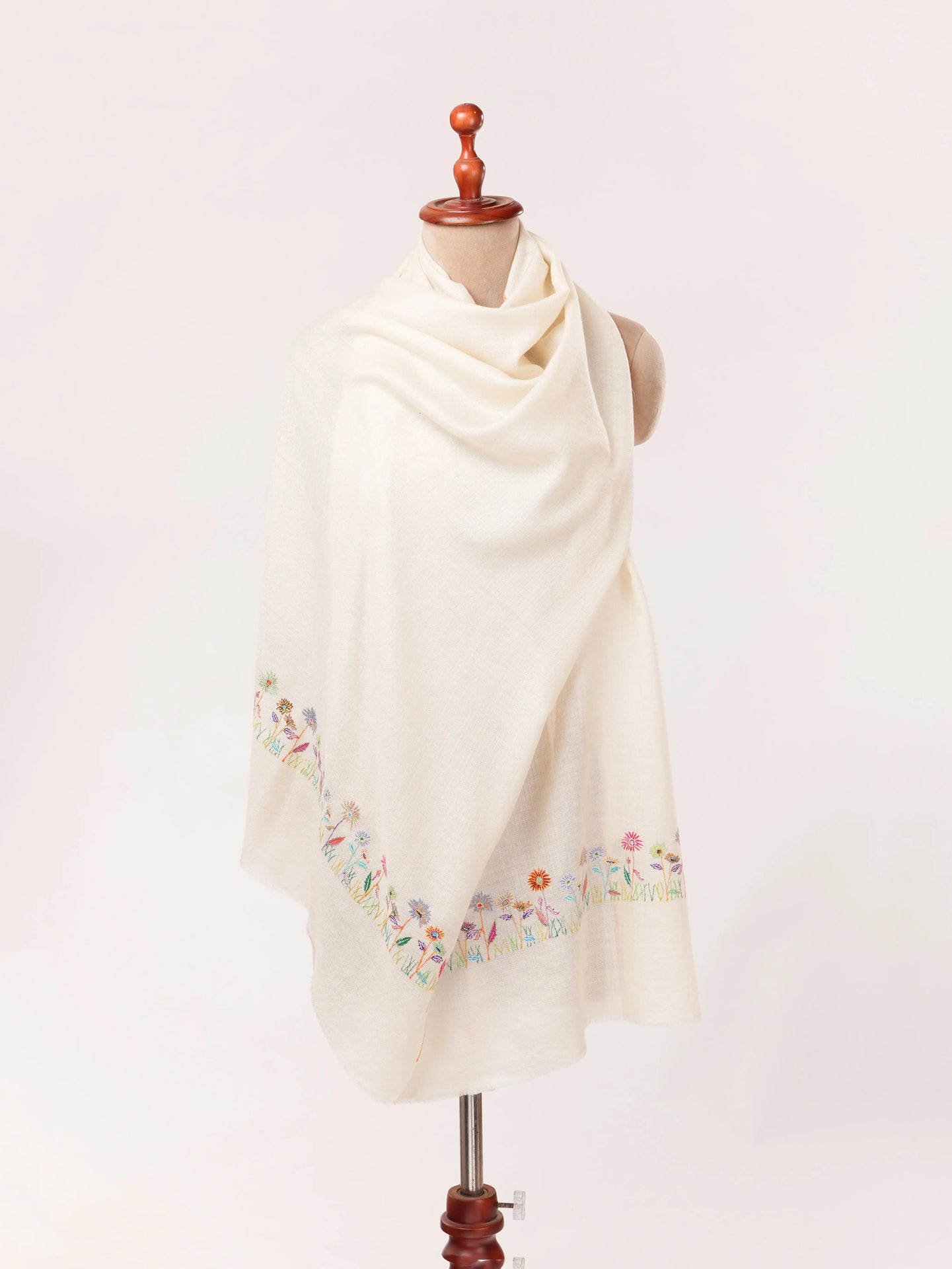 White Palldar Kashmiri Pashmina Scarf with Handwoven Sozni Floral Work Shahkaar.com