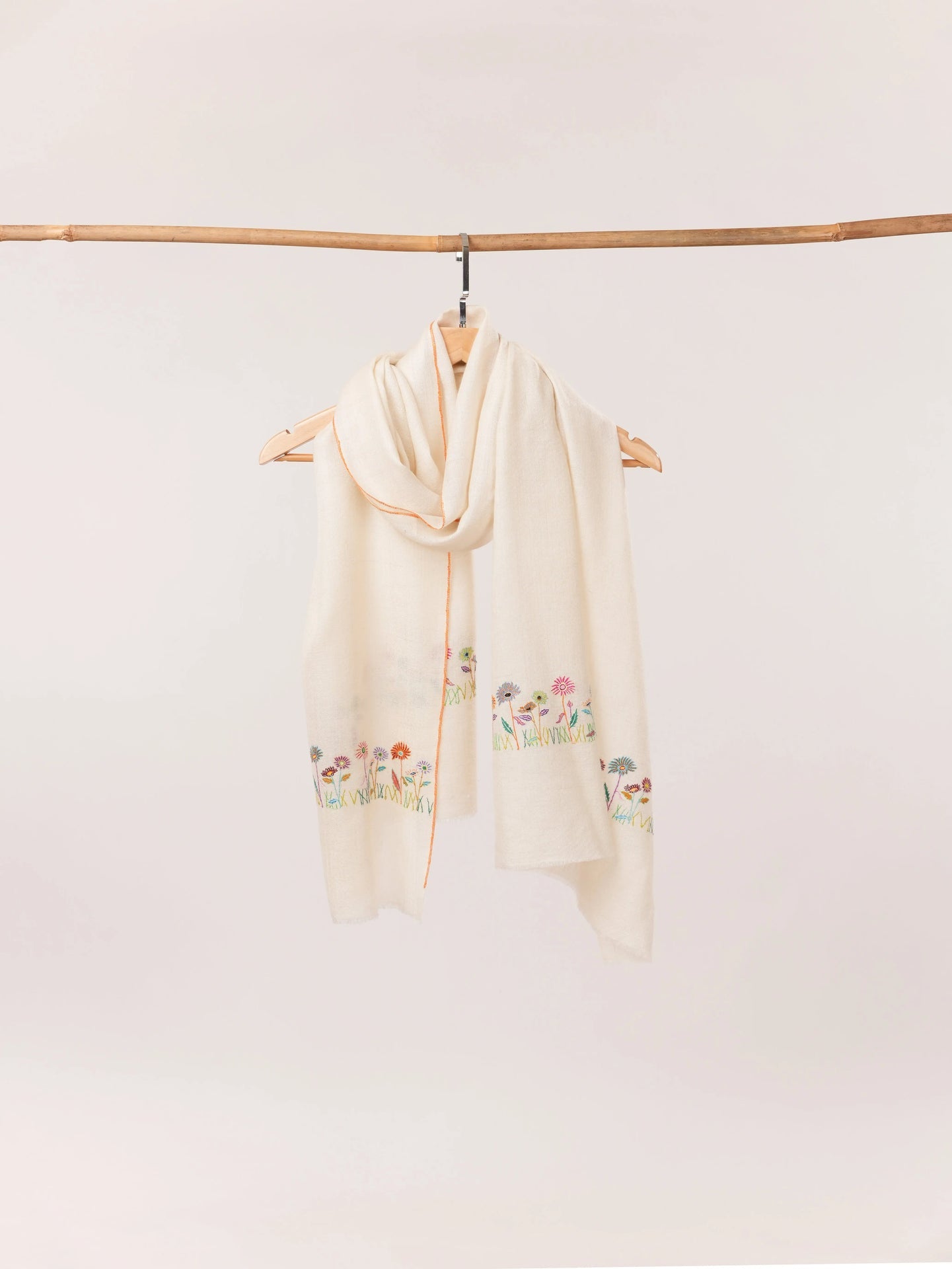 White Palldar Kashmiri Pashmina Scarf with Handwoven Sozni Floral Work Shahkaar.com