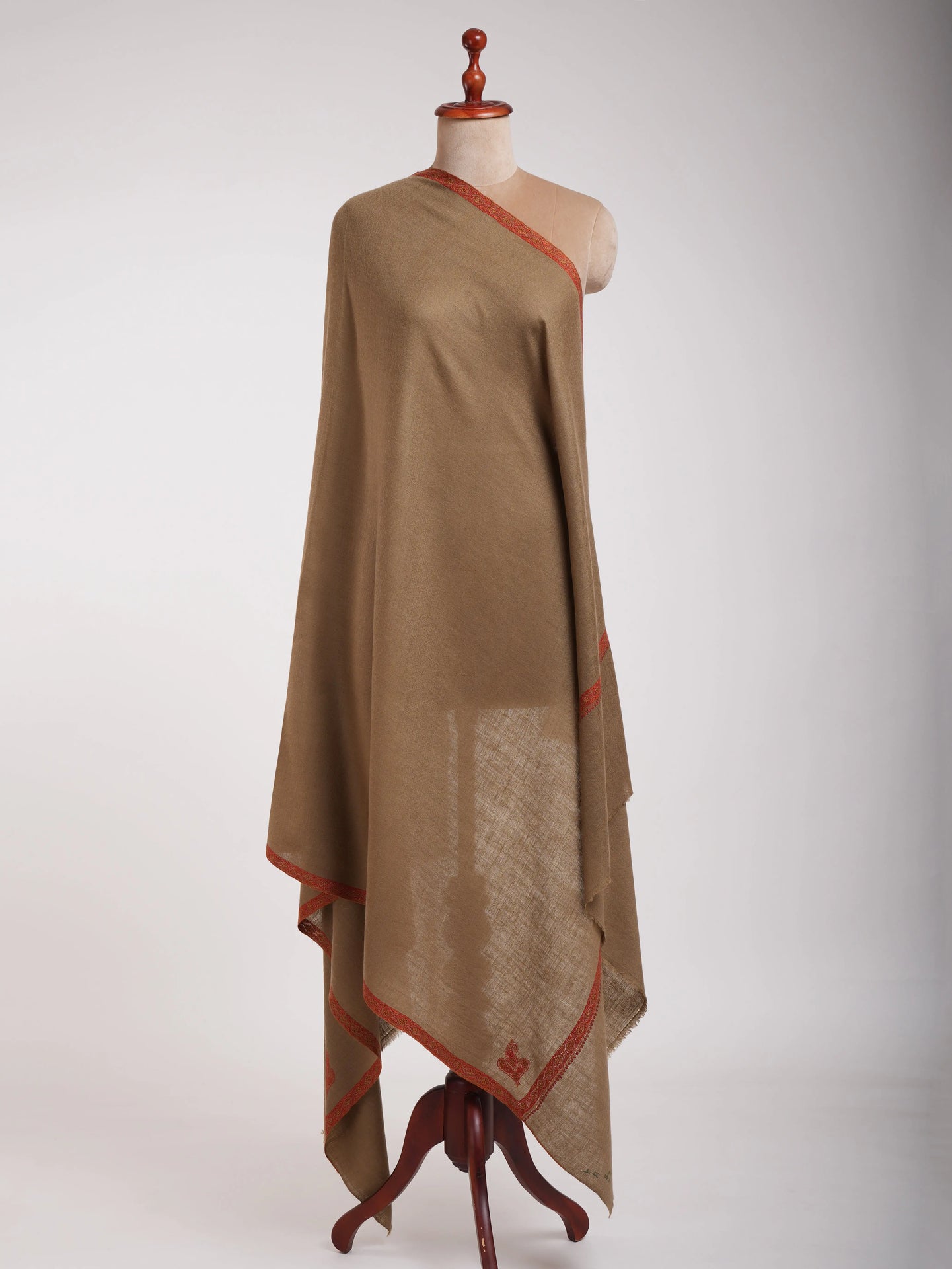 Luxurious Toosh Pashmina Shawl with Handcrafted Hashia Embroidery Shahkaar